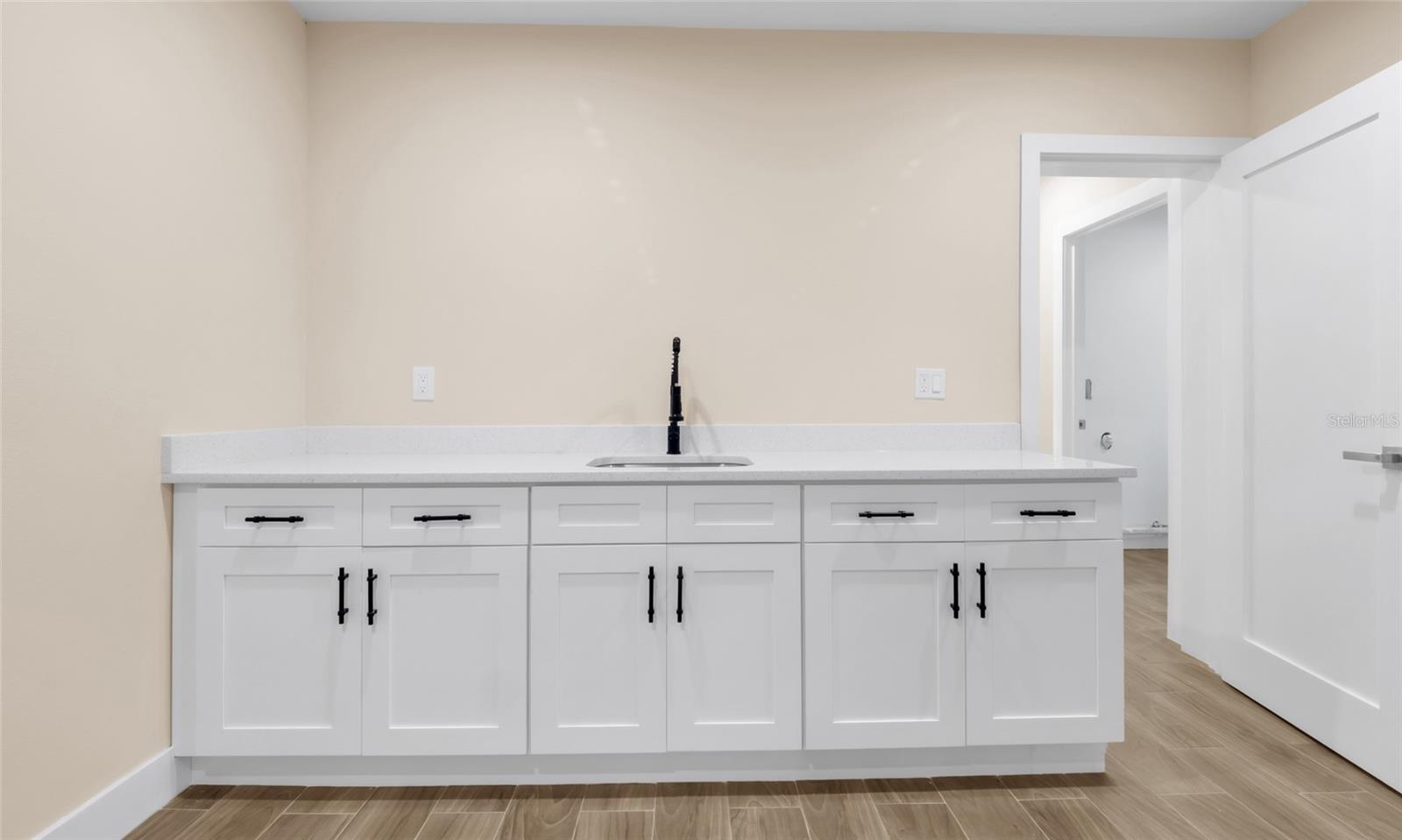 Image 21 of 46 For 4602 Lithia Pinecrest Road