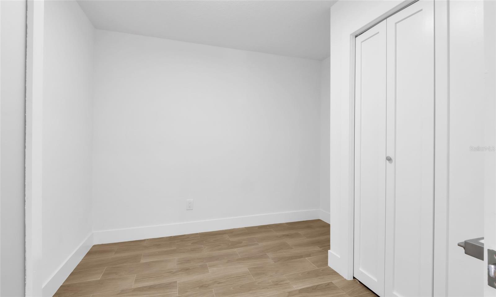 Image 7 of 46 For 4602 Lithia Pinecrest Road