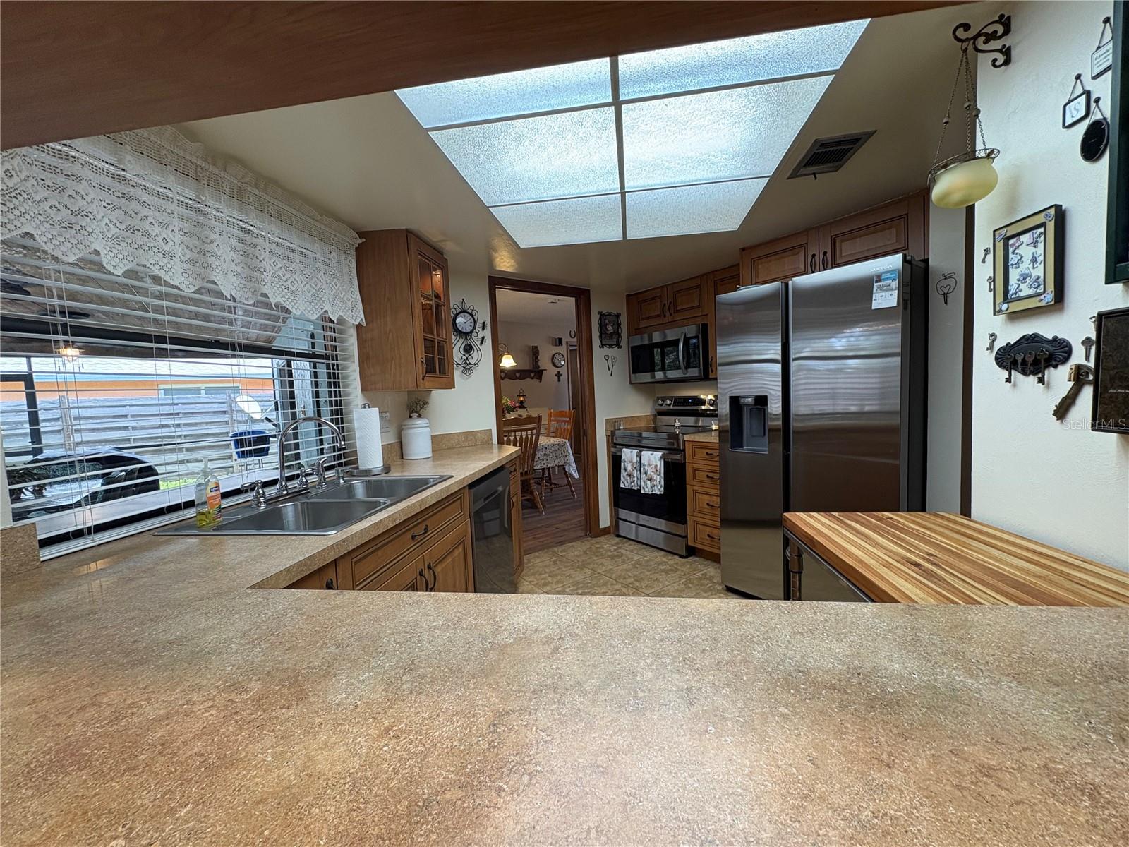 Listing photo id 8 for 6457 Samoa Drive