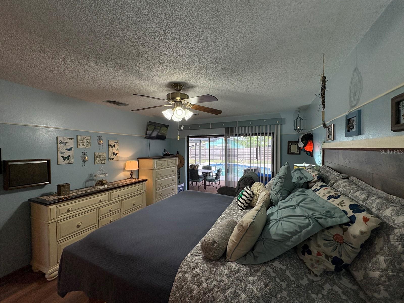 Listing photo id 11 for 6457 Samoa Drive