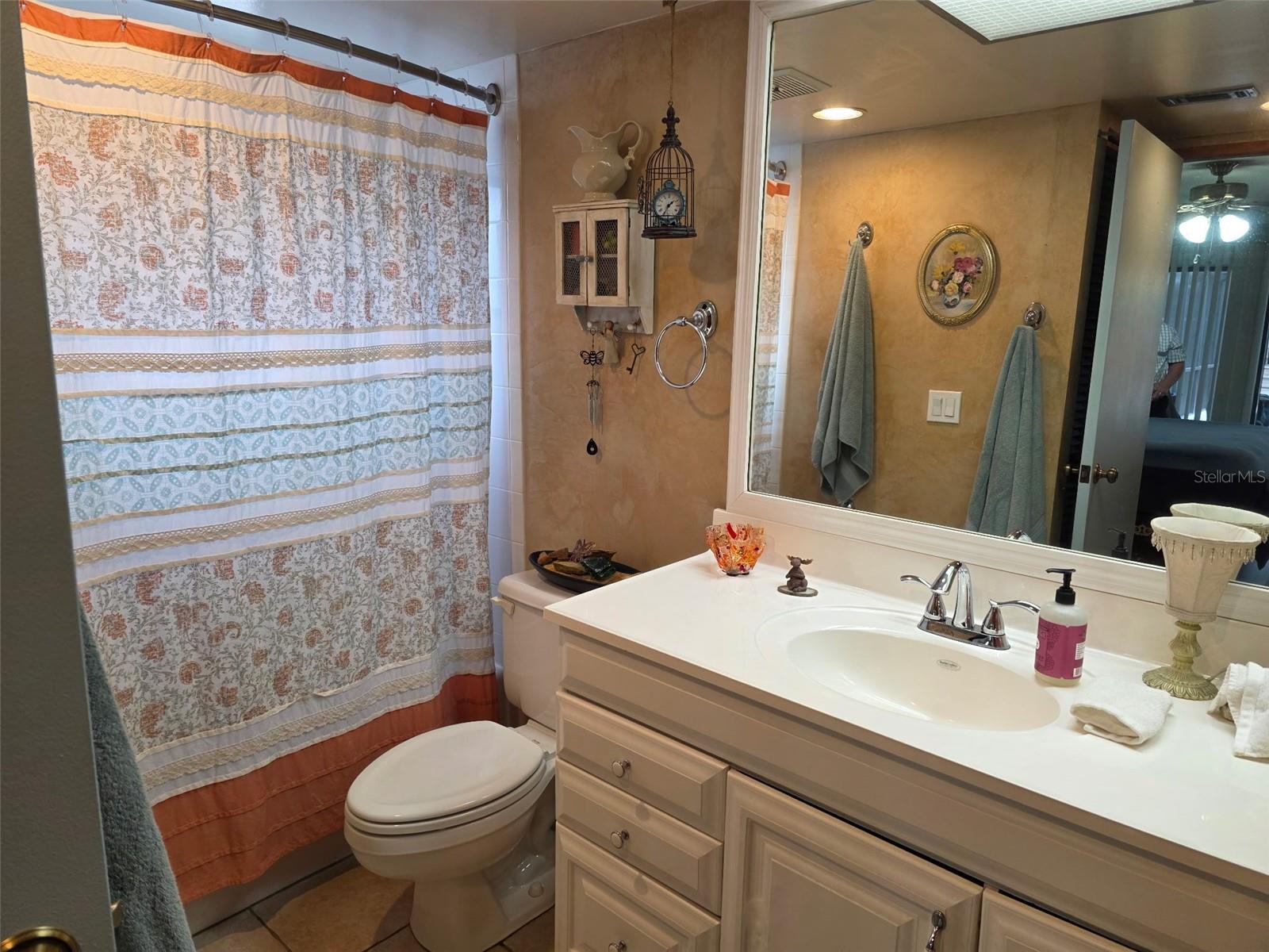 Listing photo id 14 for 6457 Samoa Drive