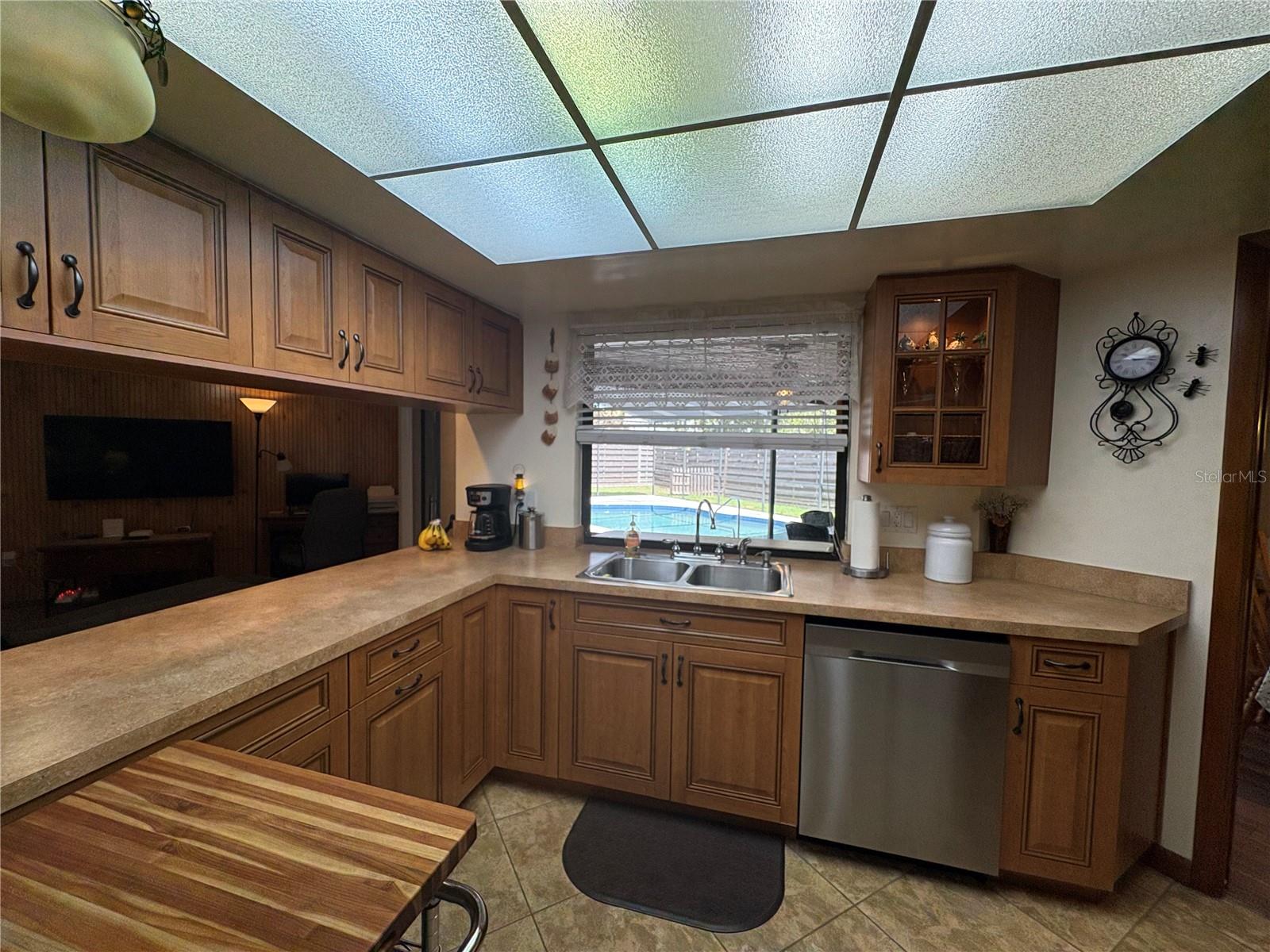 Listing photo id 29 for 6457 Samoa Drive