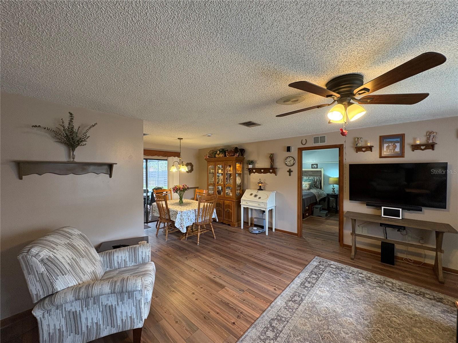 Listing photo id 3 for 6457 Samoa Drive