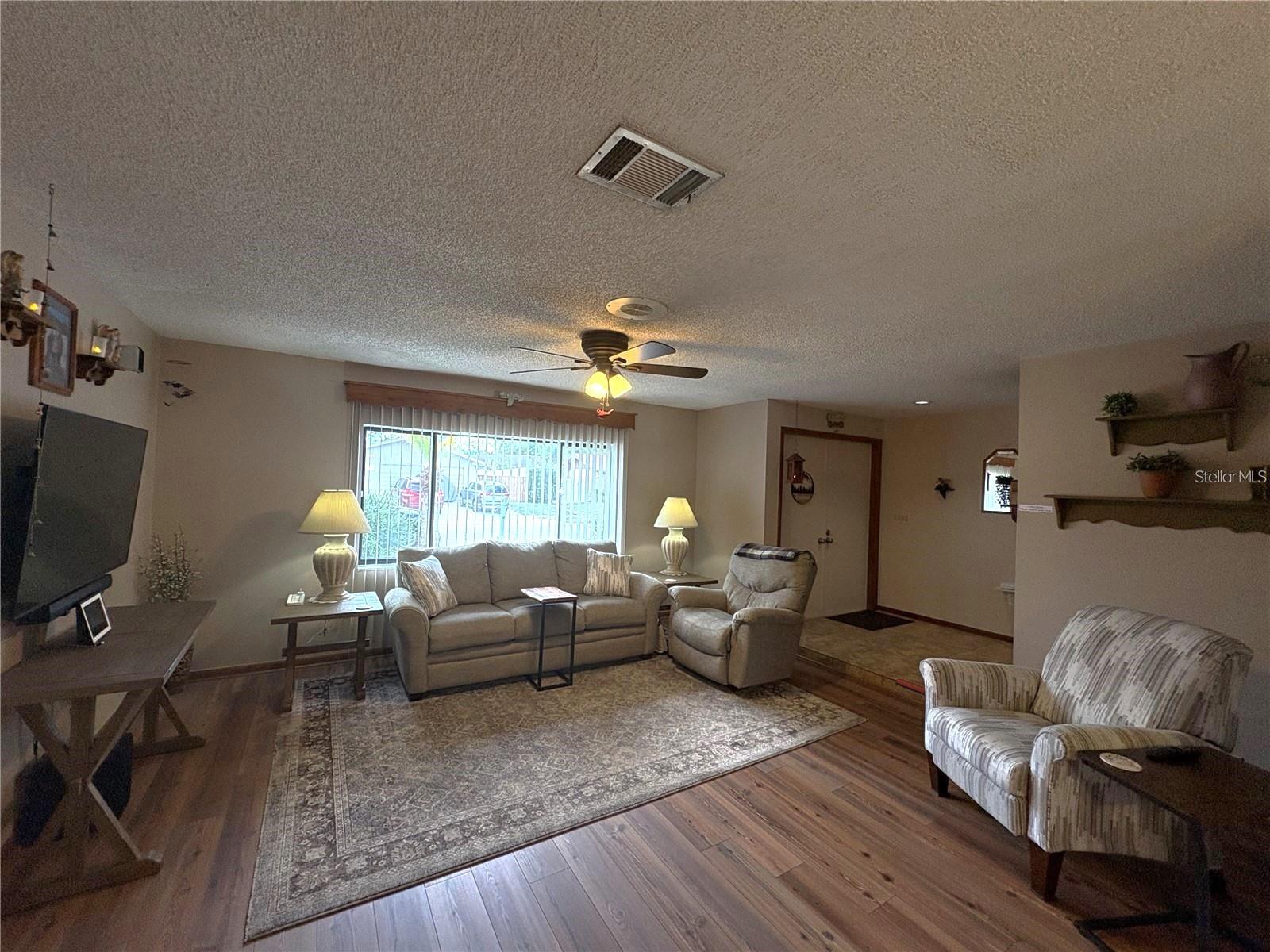 Listing photo id 4 for 6457 Samoa Drive