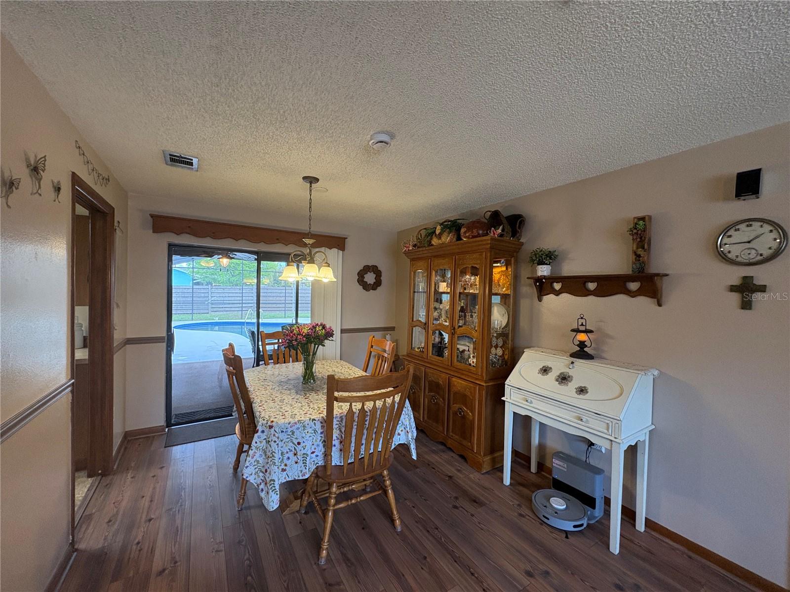 Listing photo id 5 for 6457 Samoa Drive