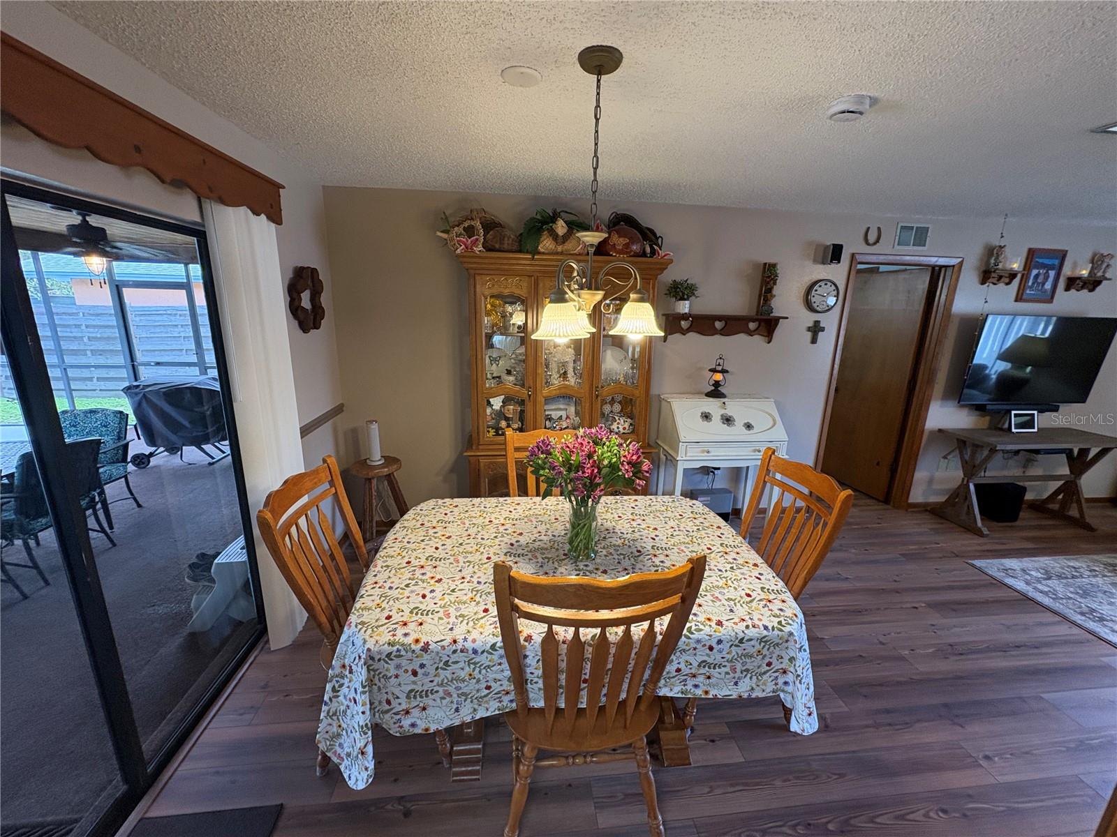 Listing photo id 6 for 6457 Samoa Drive