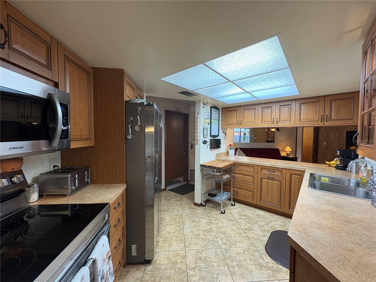 Listing photo id 7 for 6457 Samoa Drive