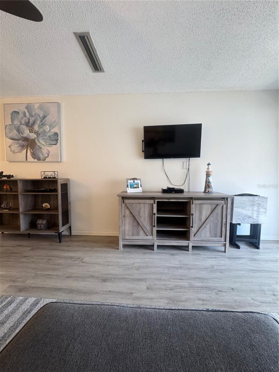 Image 12 of 33 For 1634 Stickney Point Road 1634-201