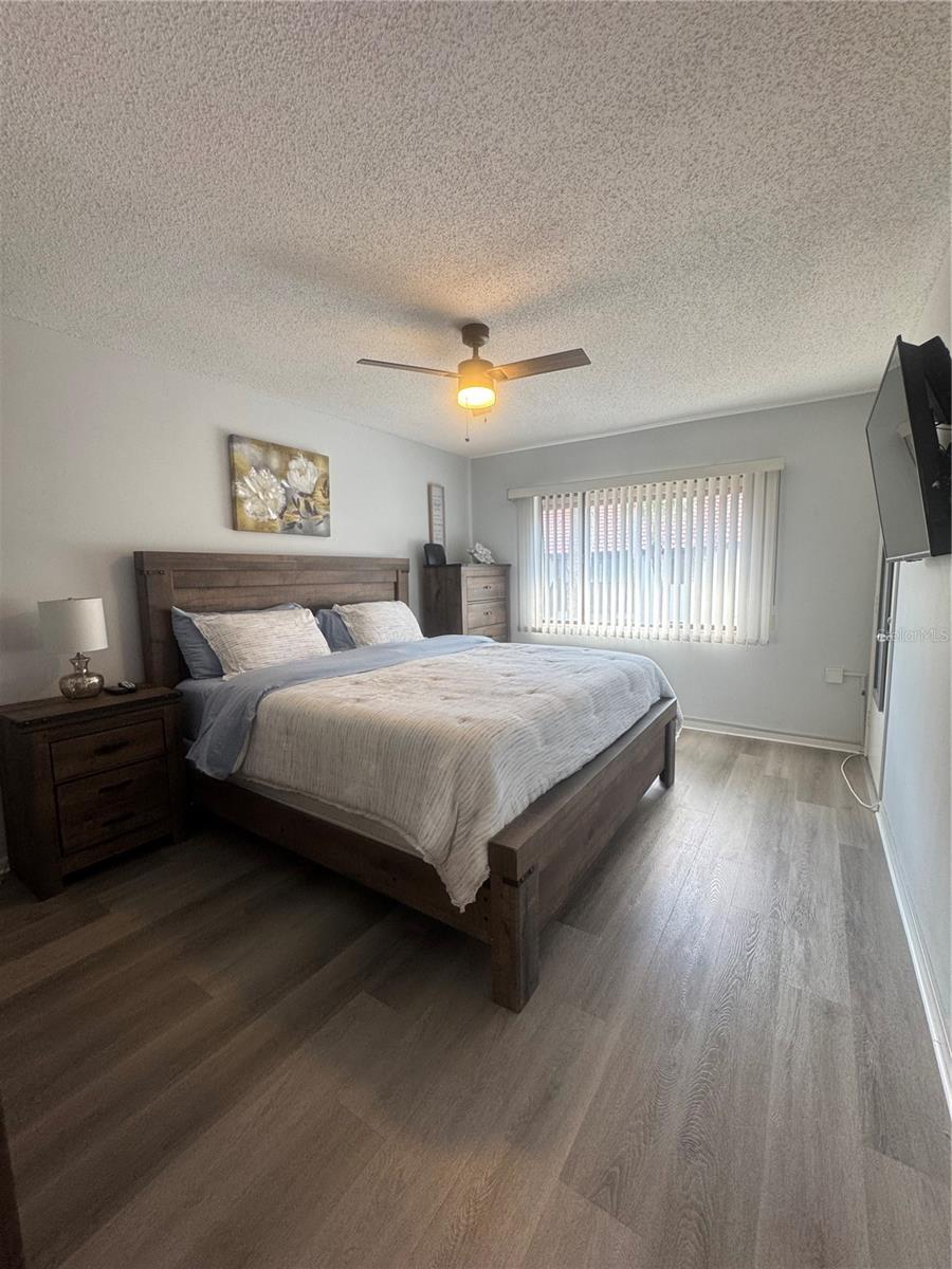 Image 14 of 33 For 1634 Stickney Point Road 1634-201