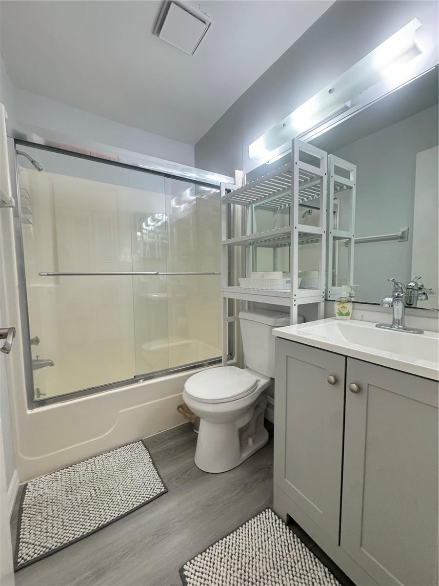 Image 20 of 33 For 1634 Stickney Point Road 1634-201