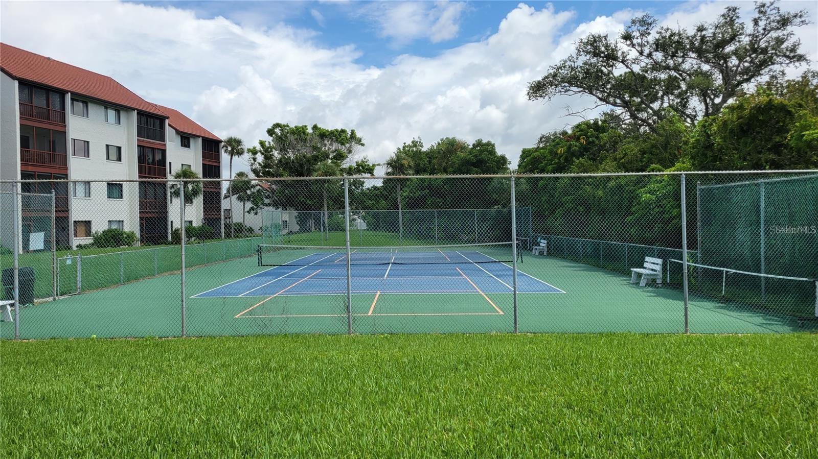 Image 26 of 33 For 1634 Stickney Point Road 1634-201