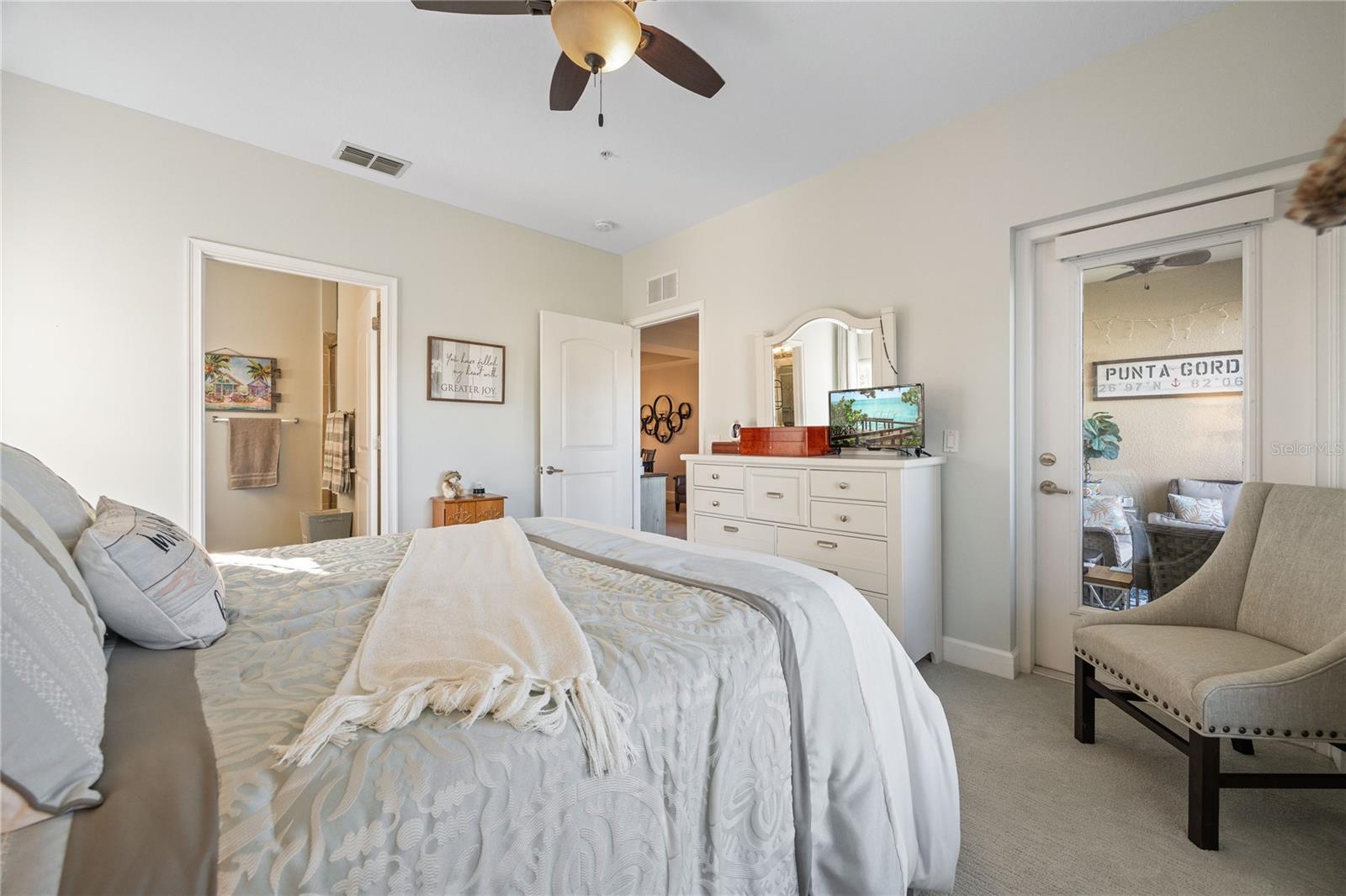 Image 19 of 47 For 23301 Collina Way 124