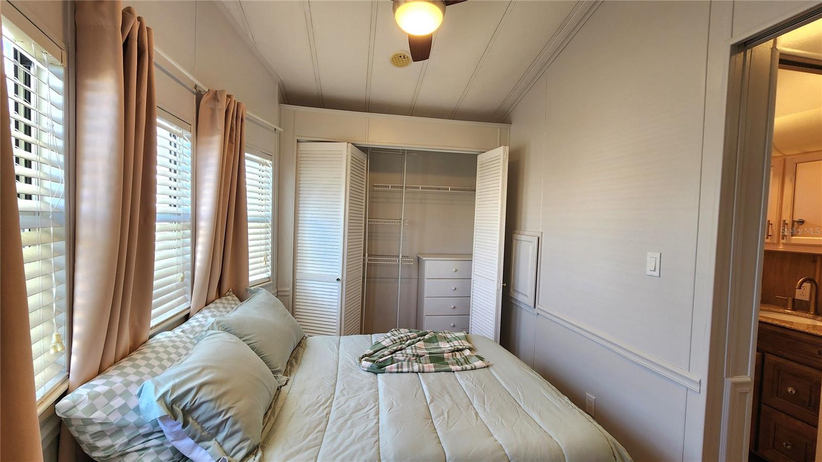 Image 18 of 48 For 3333 26th Avenue E 1090