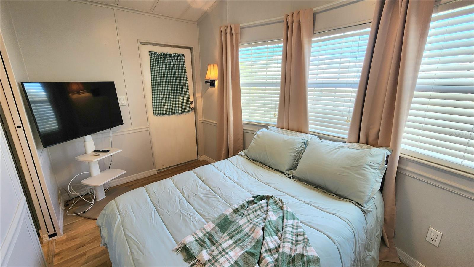 Image 19 of 48 For 3333 26th Avenue E 1090