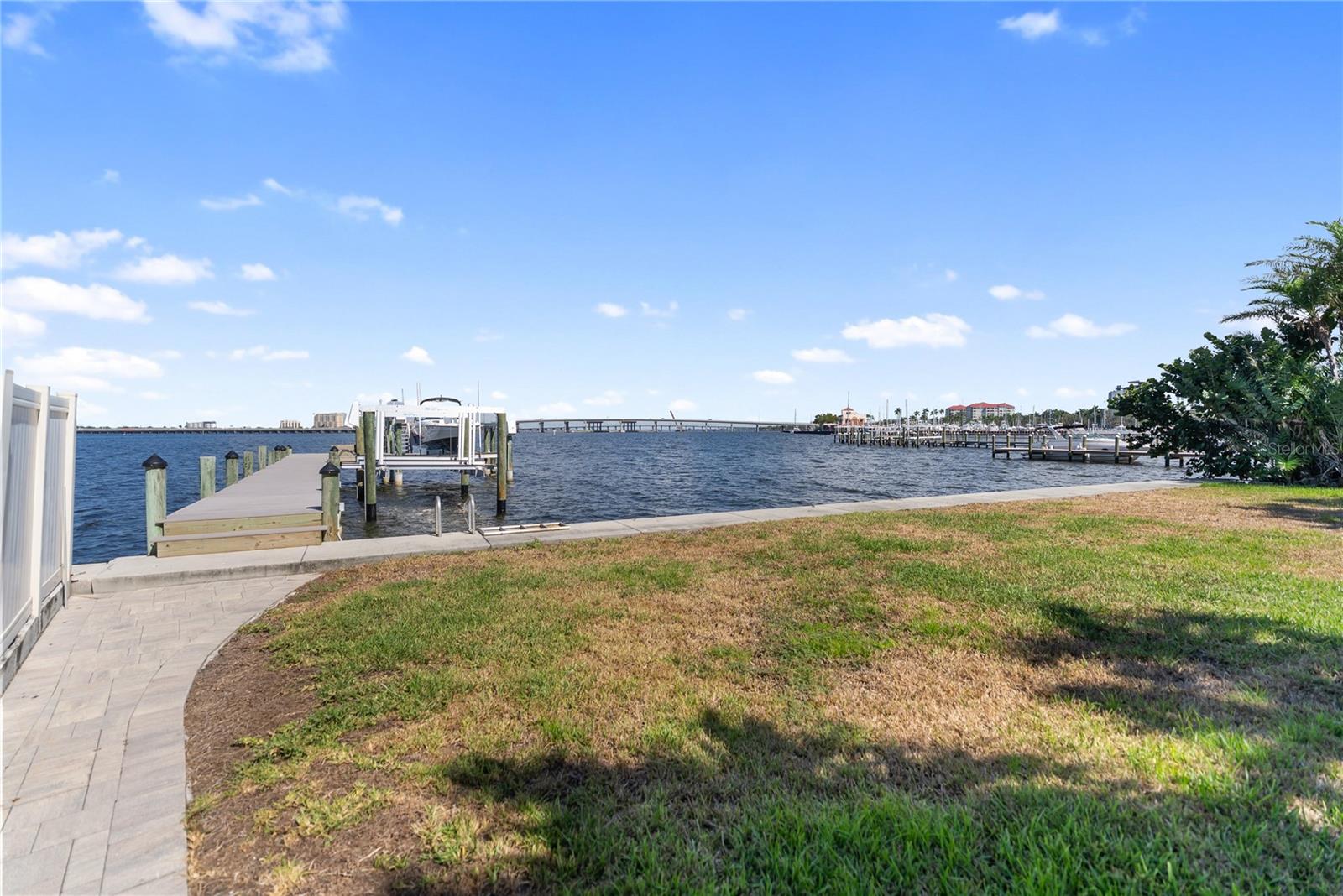 Image 19 of 75 For 1710 Point Pleasant Avenue W