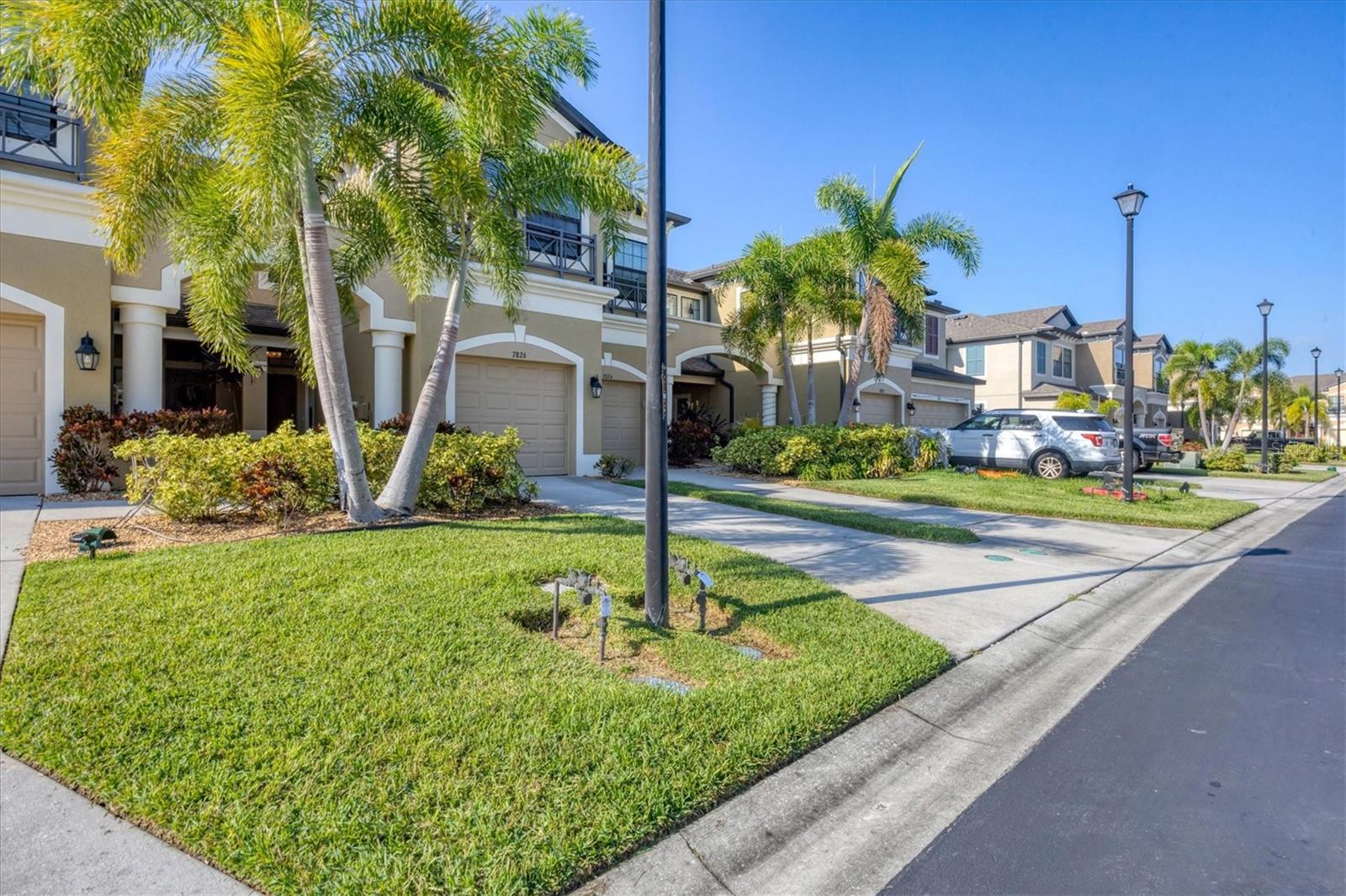 Image 3 of 46 For 7826 52nd Terrace E