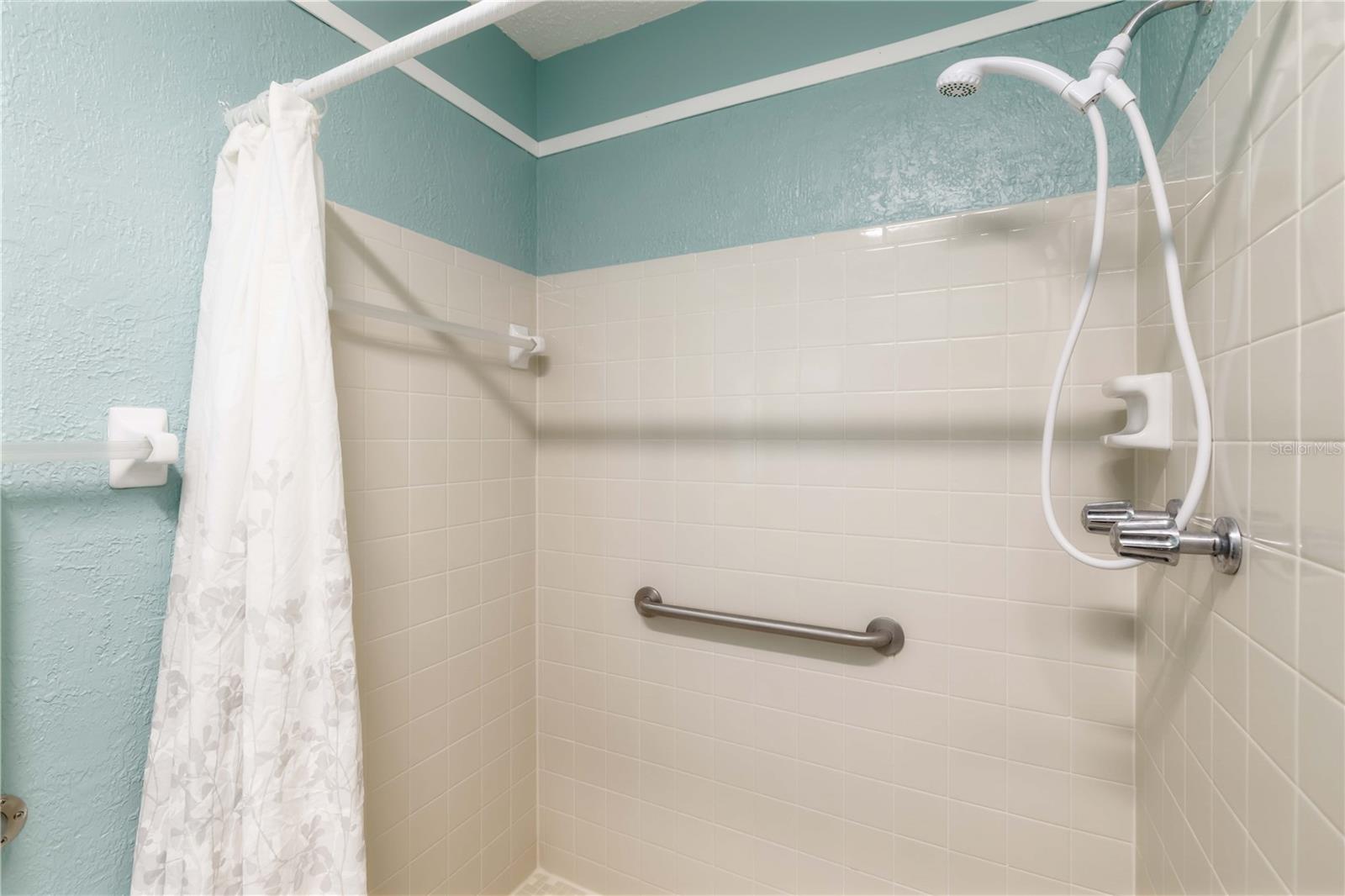 Image 24 of 34 For 4001 38th Avenue Drive W 4001