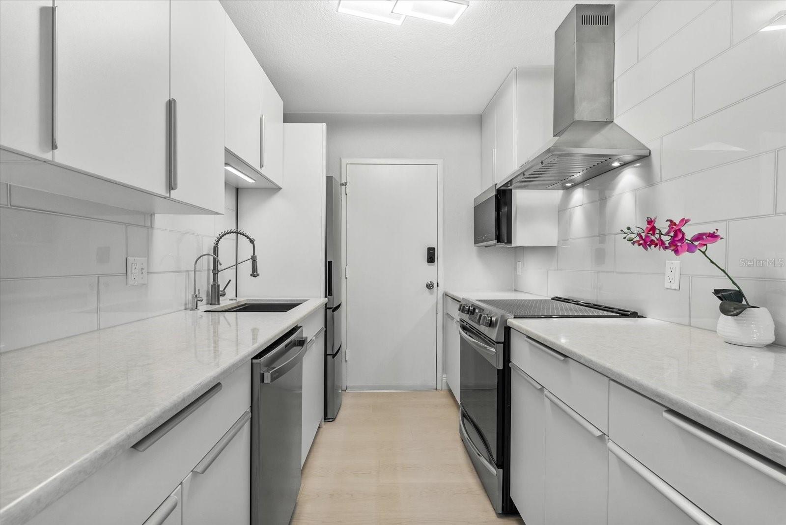 Image 13 of 56 For 4822 Ocean Boulevard 10e