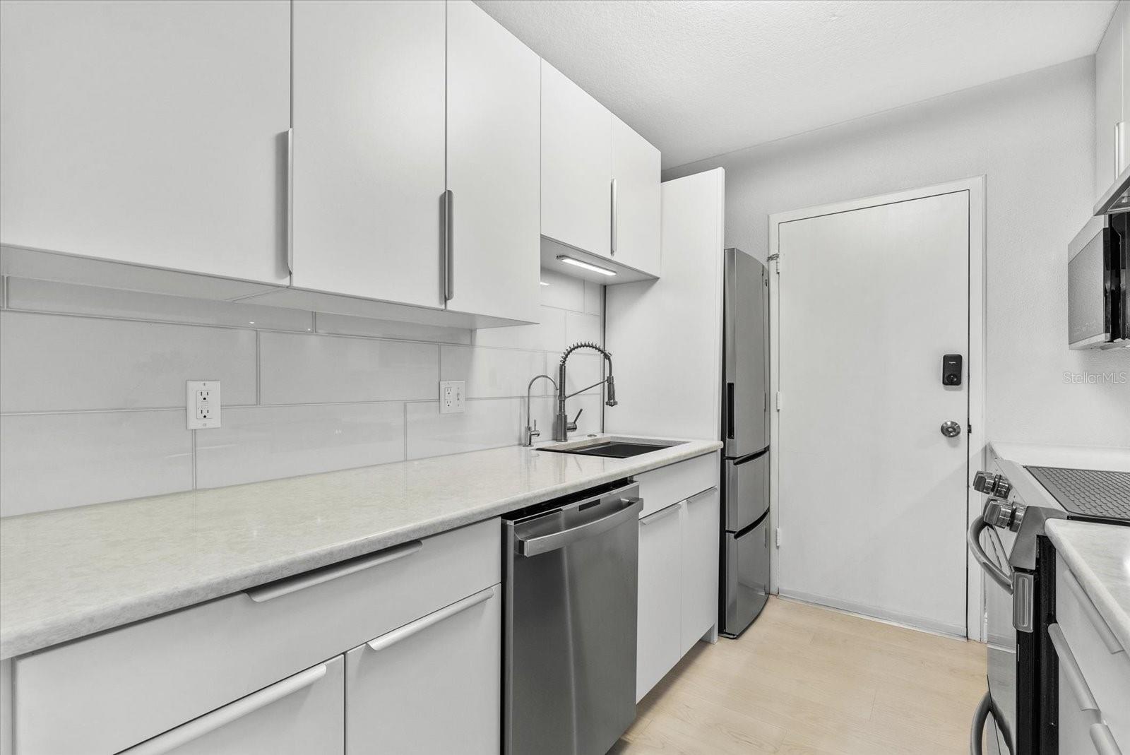 Image 14 of 56 For 4822 Ocean Boulevard 10e