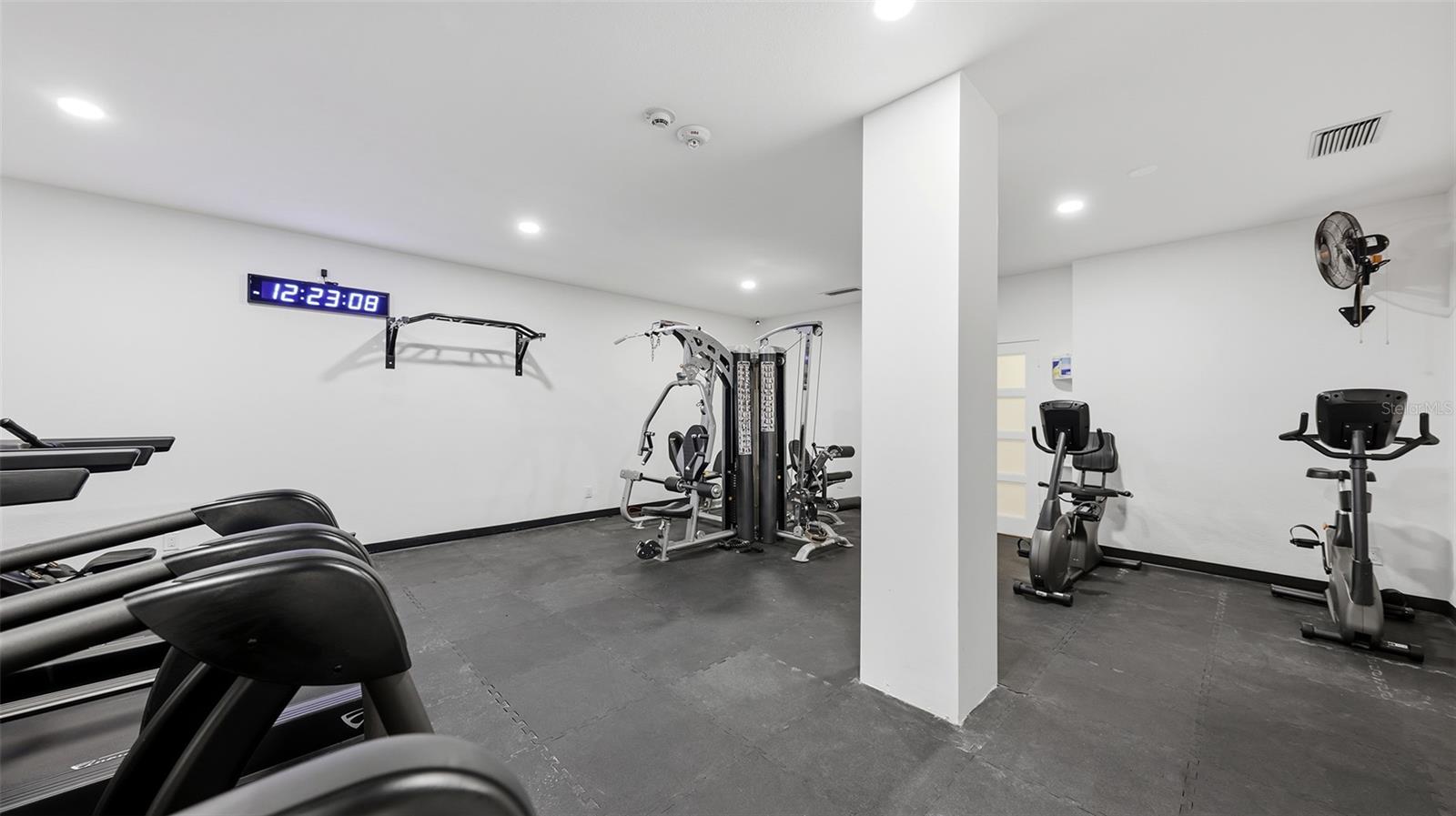 Image 39 of 56 For 4822 Ocean Boulevard 10e