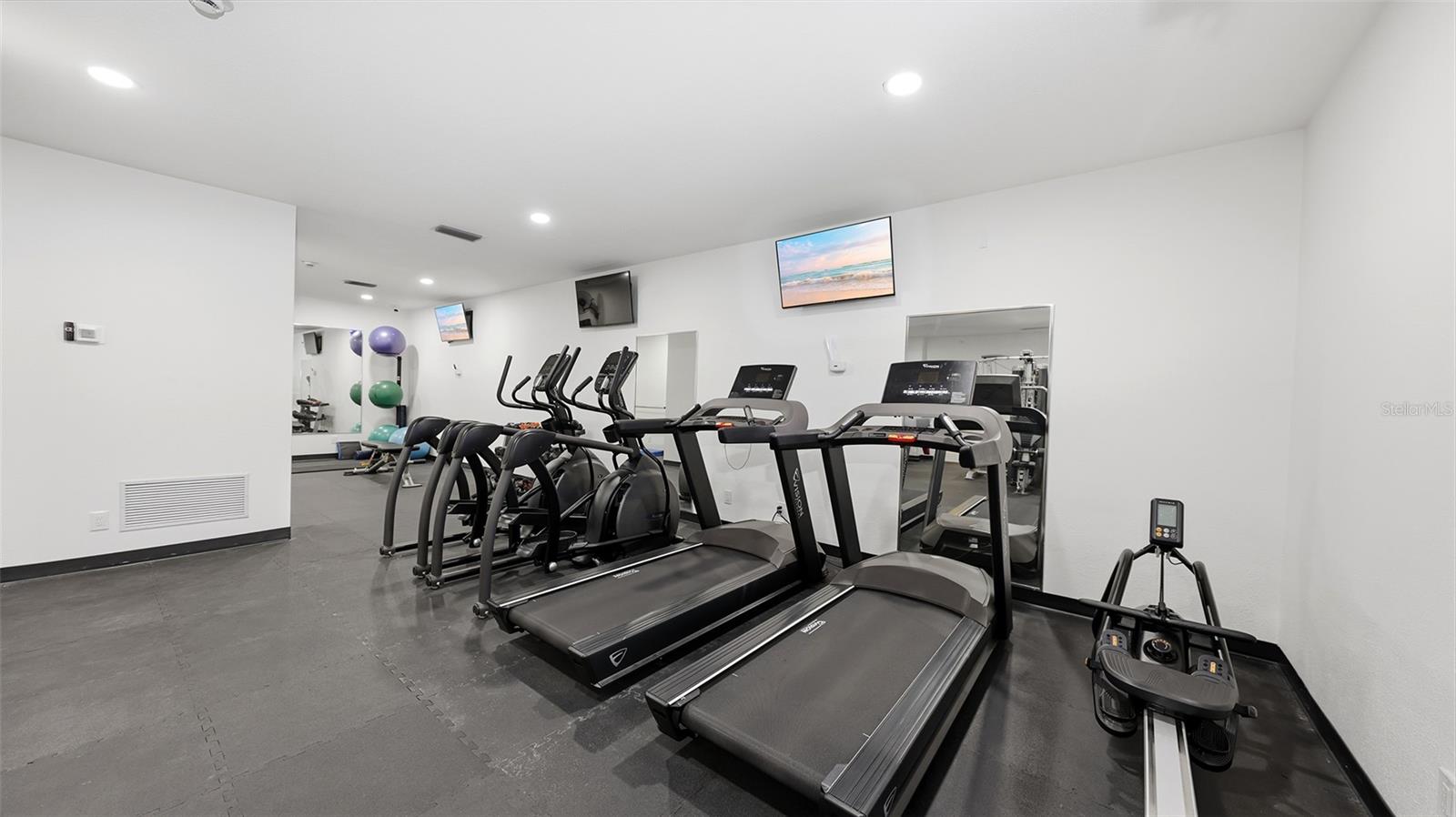 Image 40 of 56 For 4822 Ocean Boulevard 10e