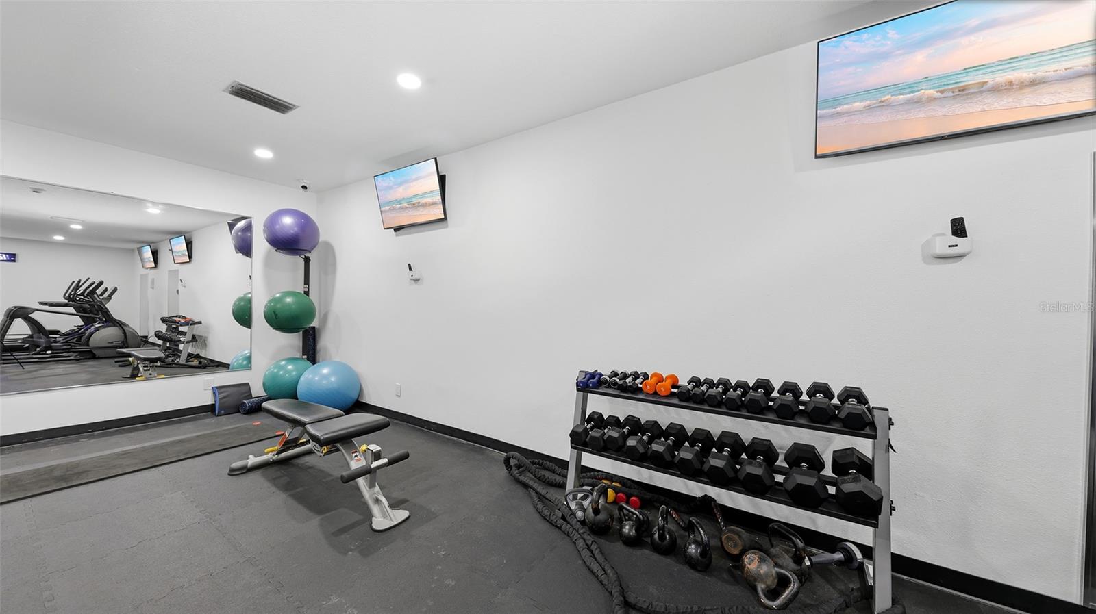 Image 41 of 56 For 4822 Ocean Boulevard 10e