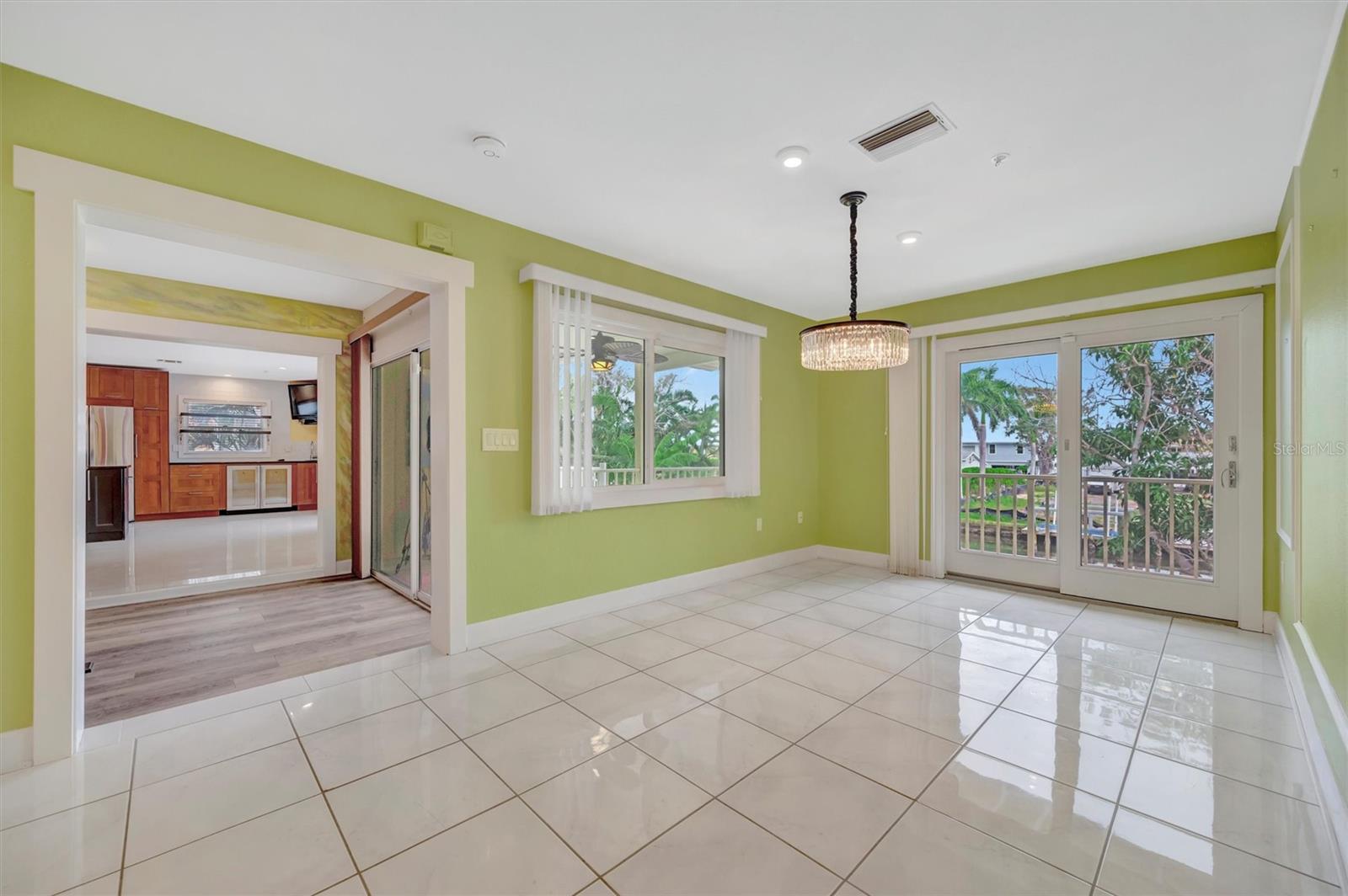 Image 17 of 73 For 614 Norton Street