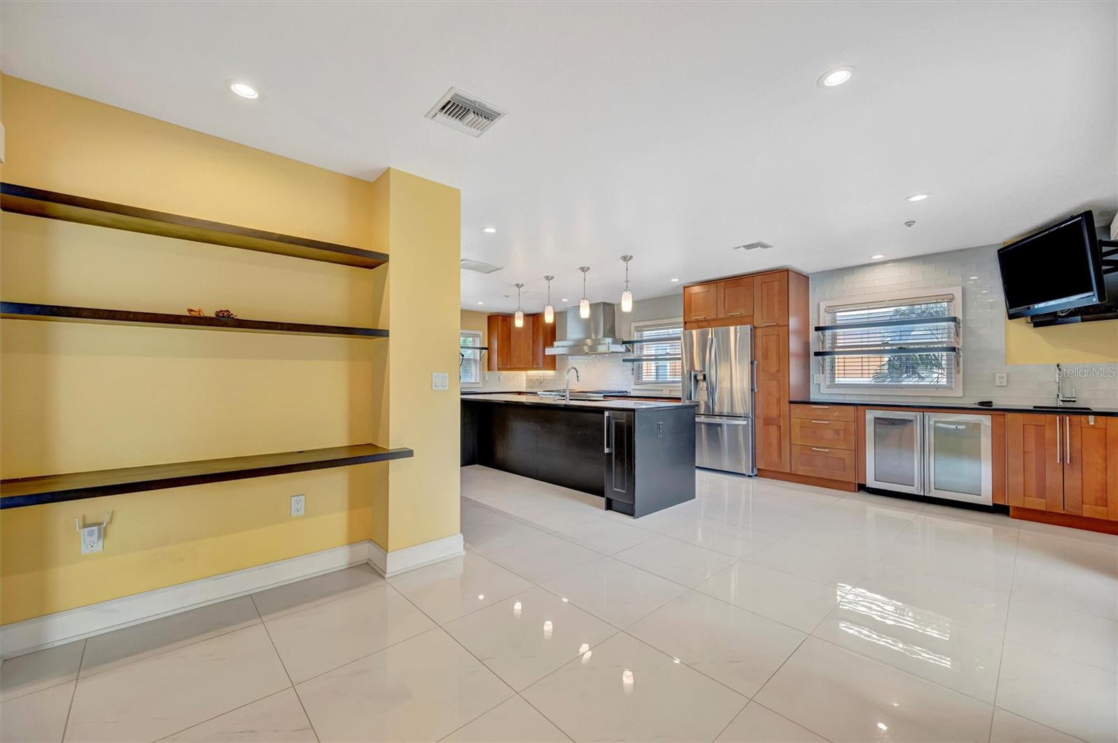 Image 21 of 73 For 614 Norton Street