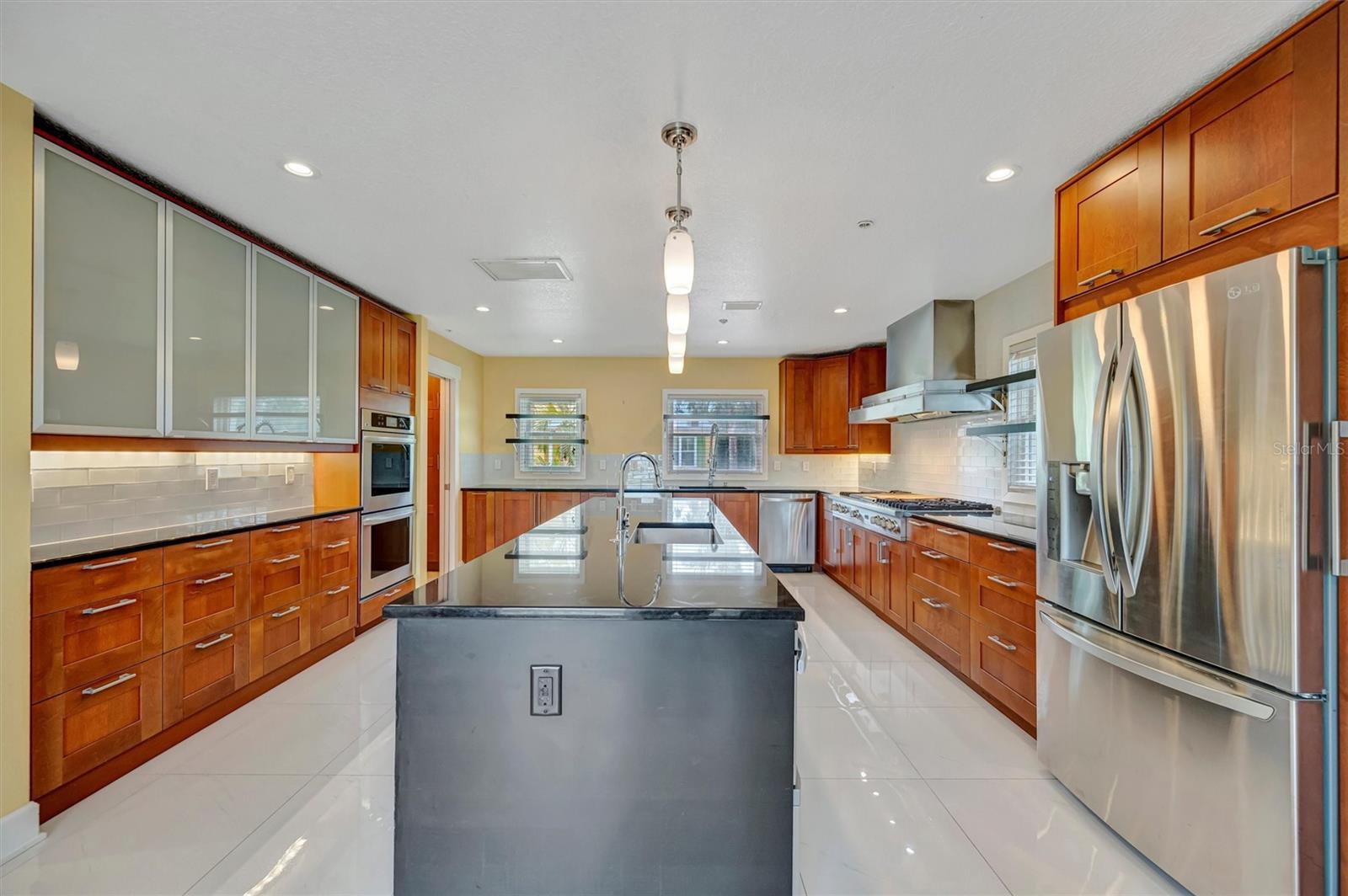 Image 24 of 73 For 614 Norton Street