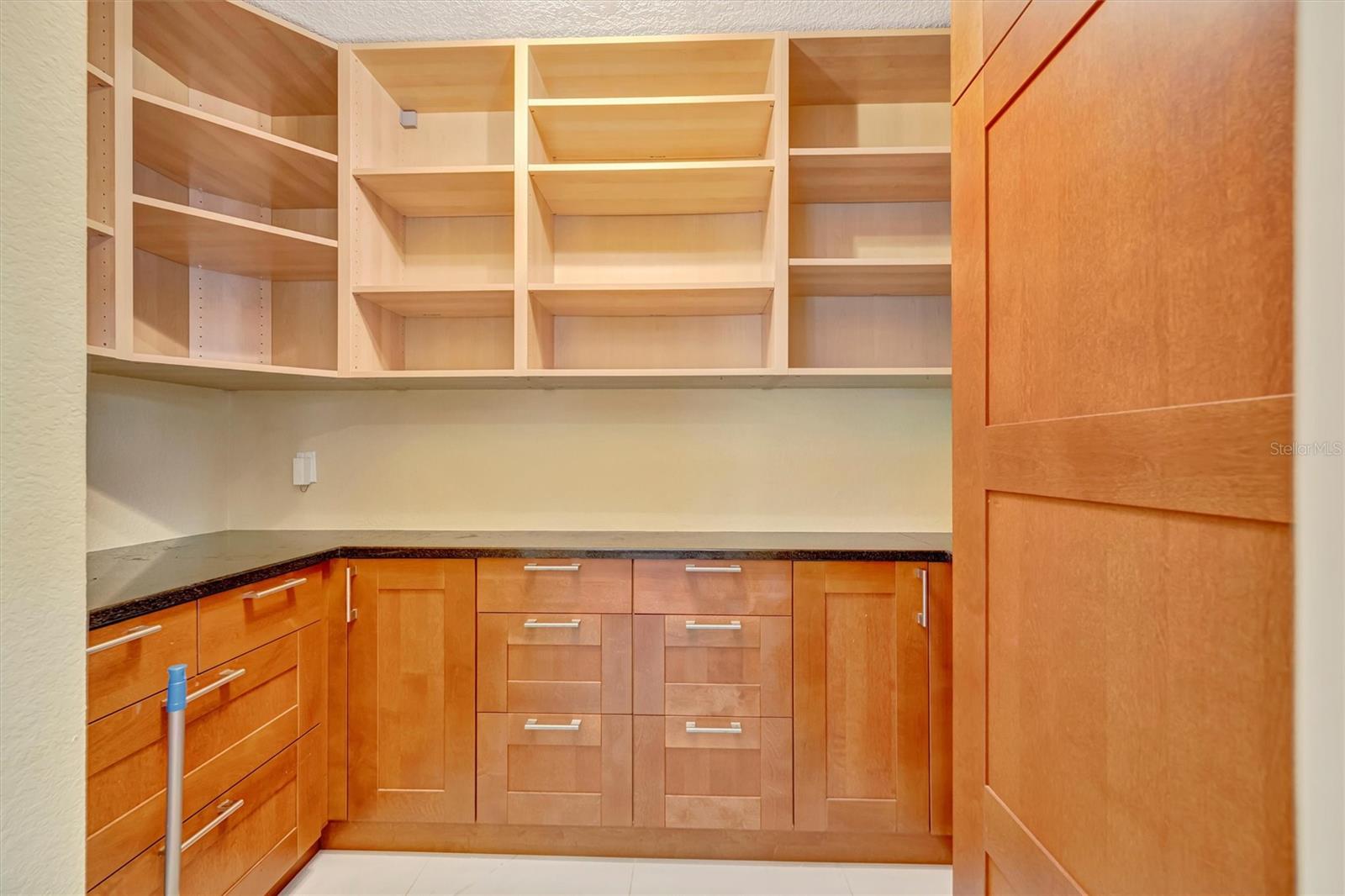 Image 26 of 73 For 614 Norton Street