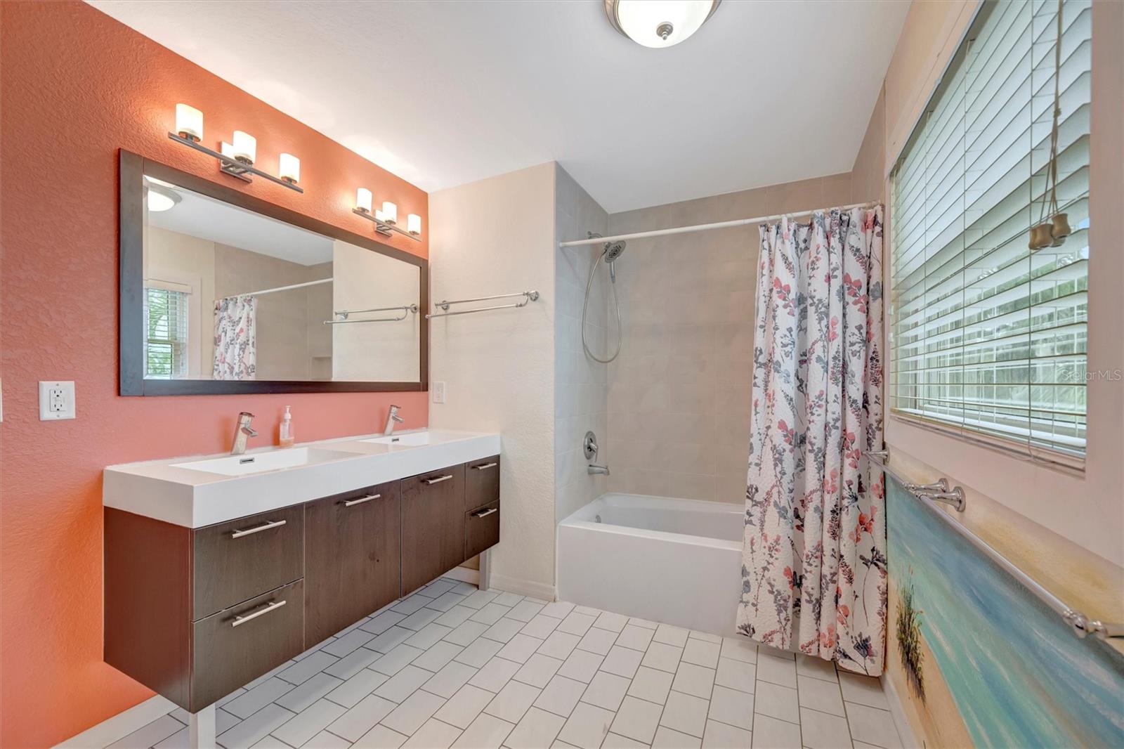 Image 32 of 73 For 614 Norton Street