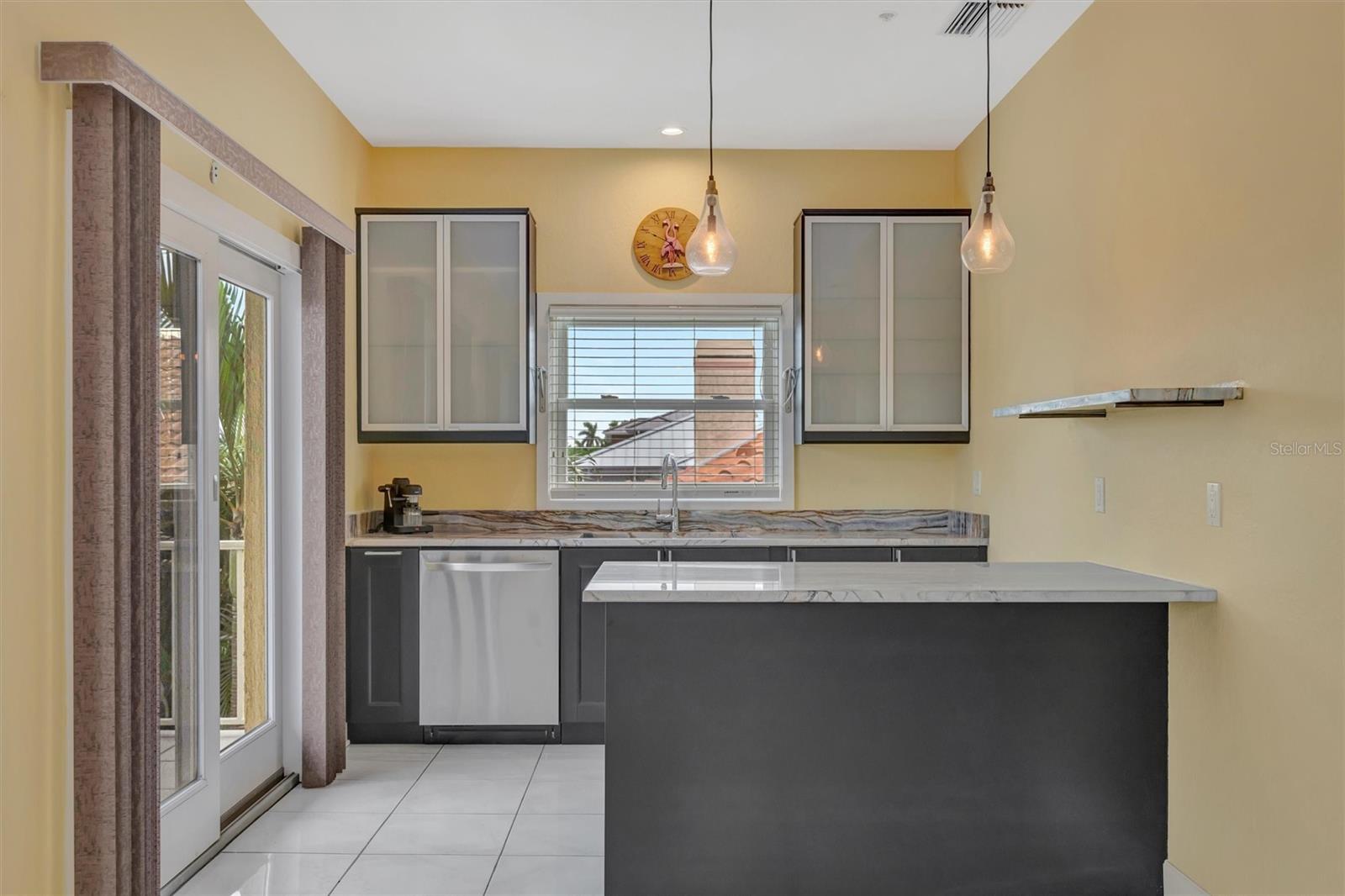 Image 44 of 73 For 614 Norton Street