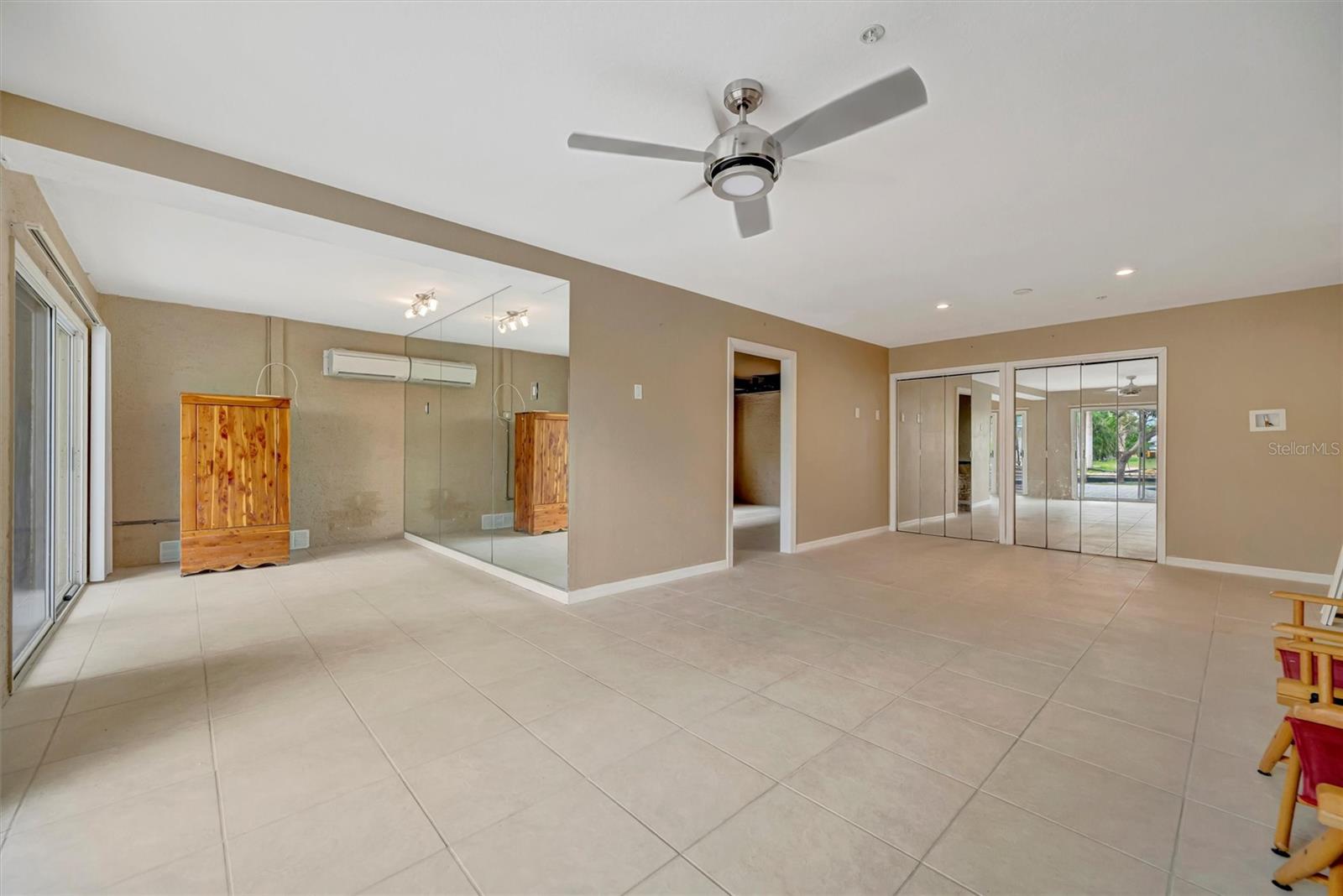 Image 9 of 73 For 614 Norton Street