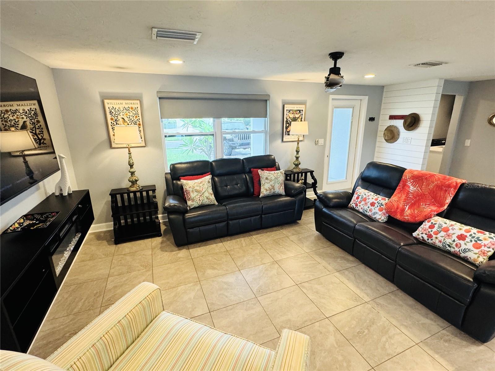 Image 4 of 49 For 6841 Roxbury Drive