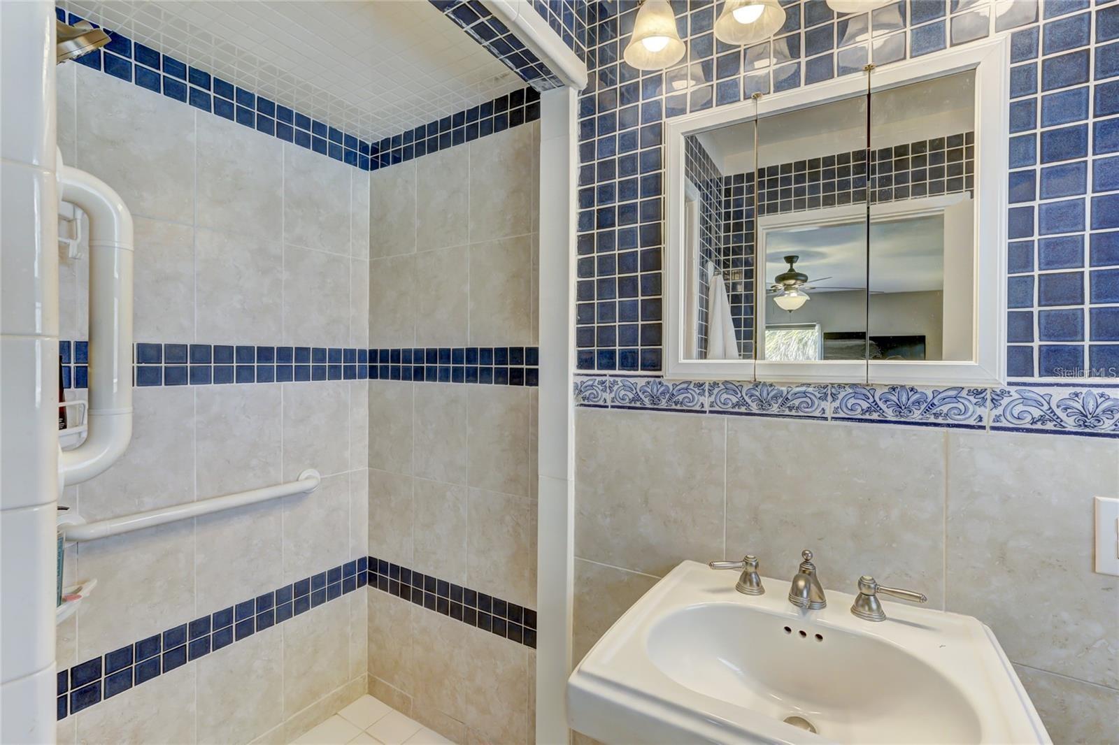 Image 16 of 36 For 711 Whitfield Avenue