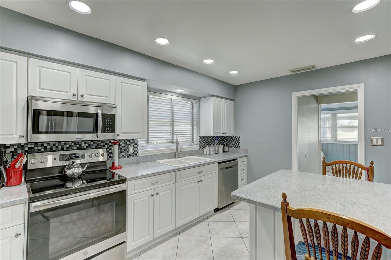 Image 9 of 36 For 711 Whitfield Avenue