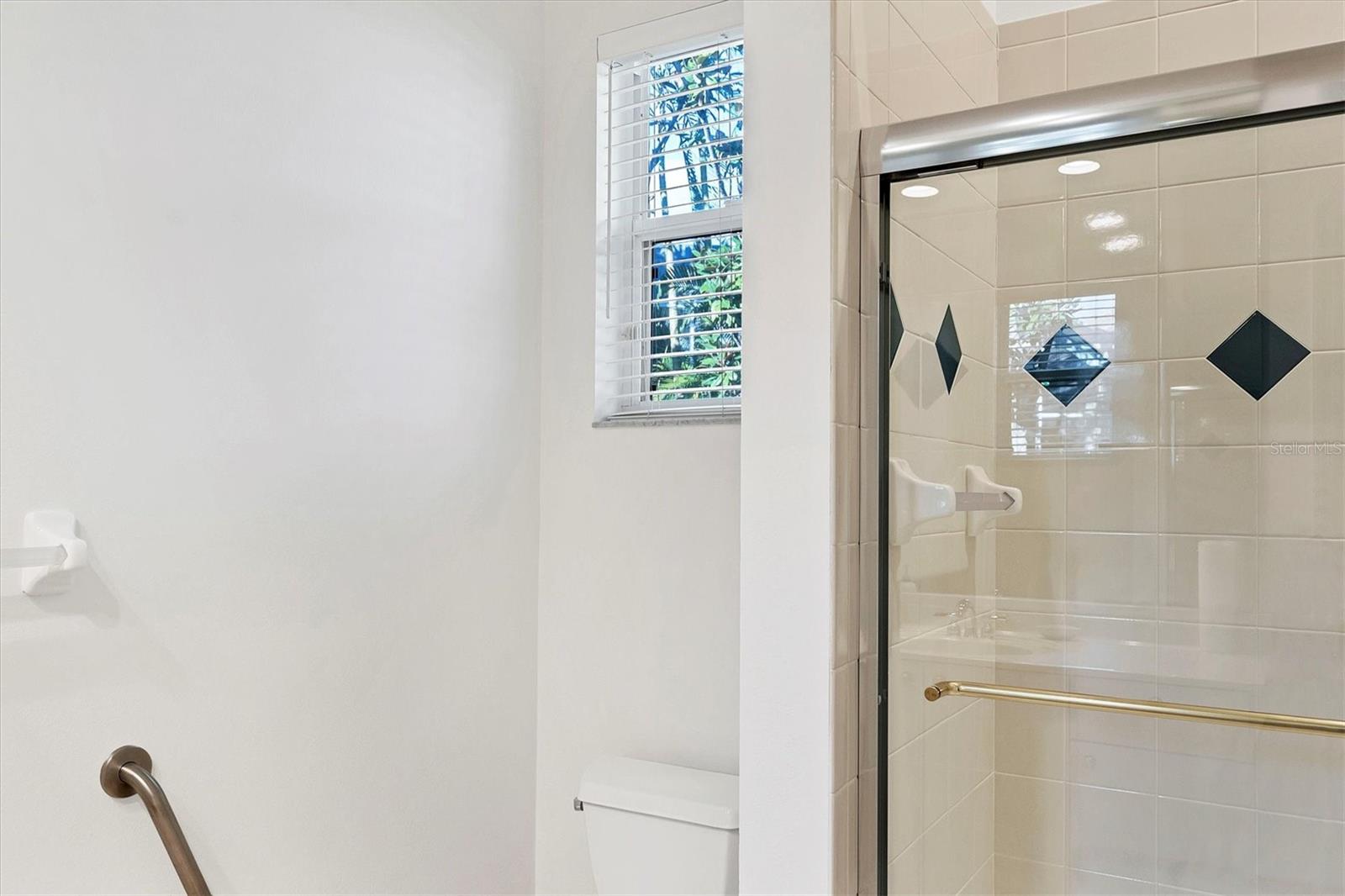 Image 48 of 90 For 8116 Collingwood Court