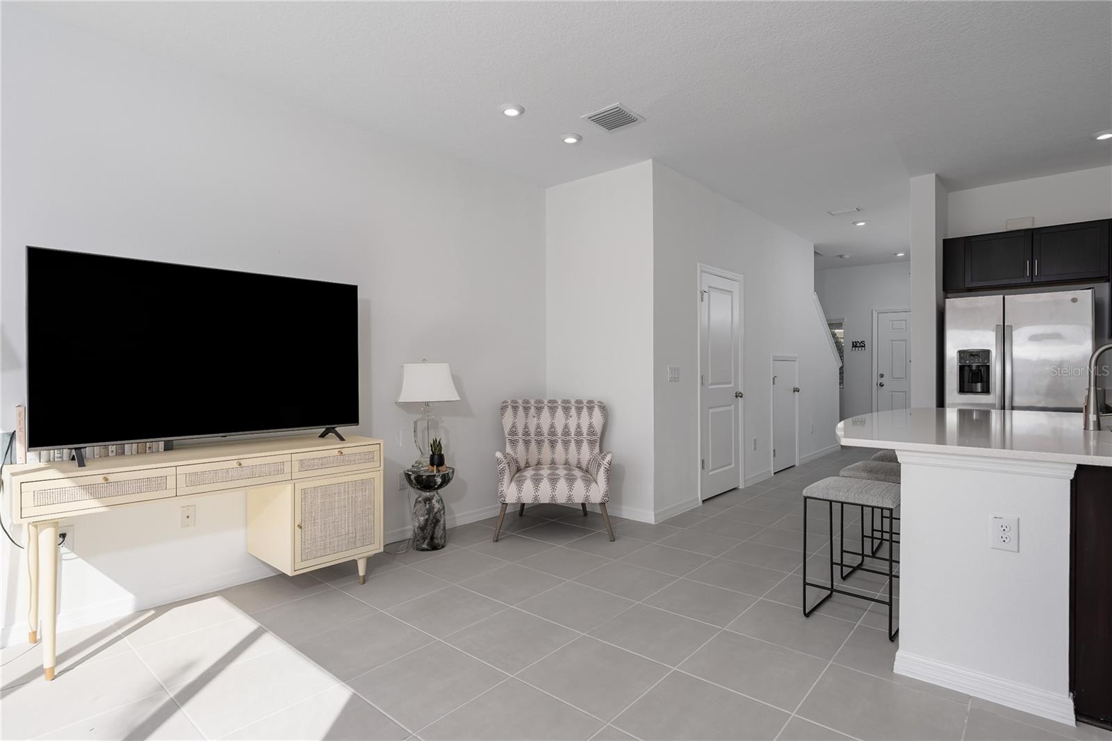 Image 8 of 30 For 6345 Willowside Street