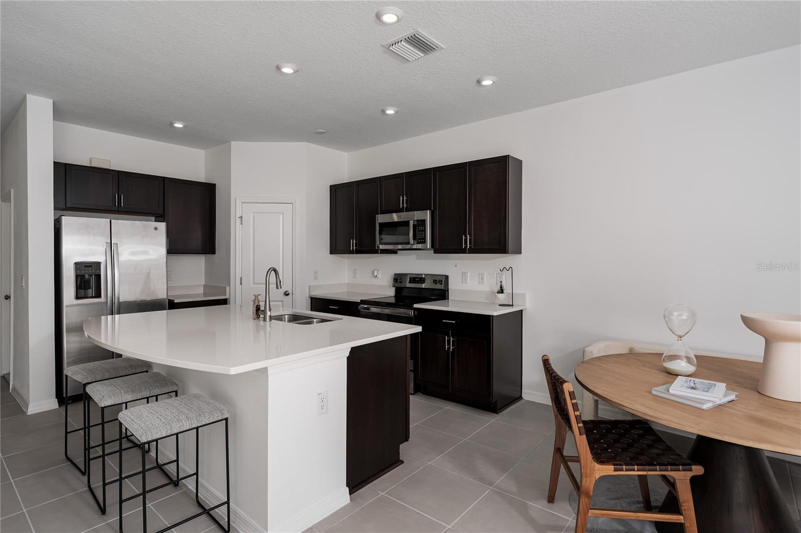 Image 9 of 30 For 6345 Willowside Street