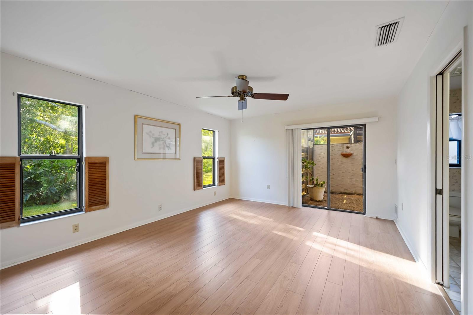 Image 12 of 29 For 4581 Lakecrest Place 22