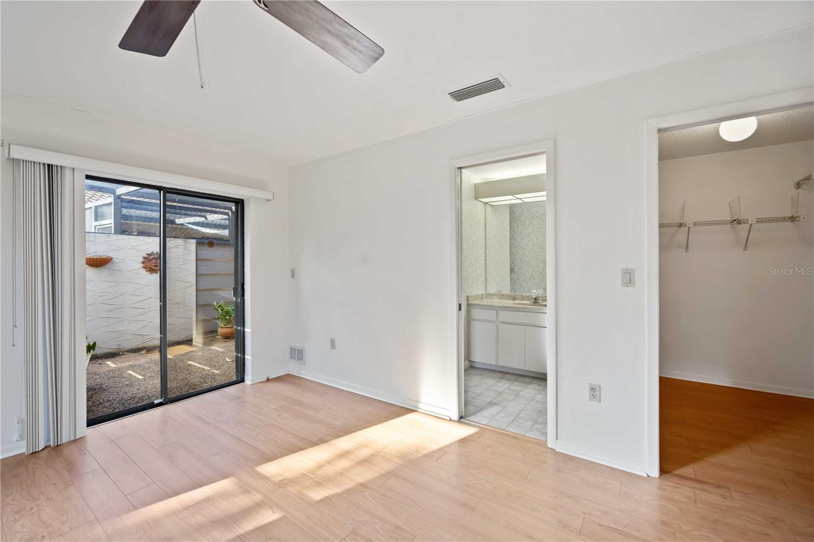 Image 13 of 29 For 4581 Lakecrest Place 22