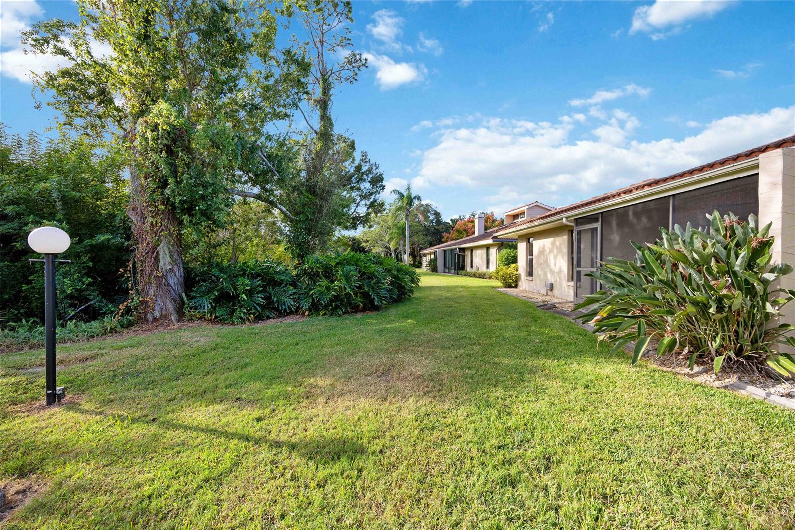 Image 24 of 29 For 4581 Lakecrest Place 22