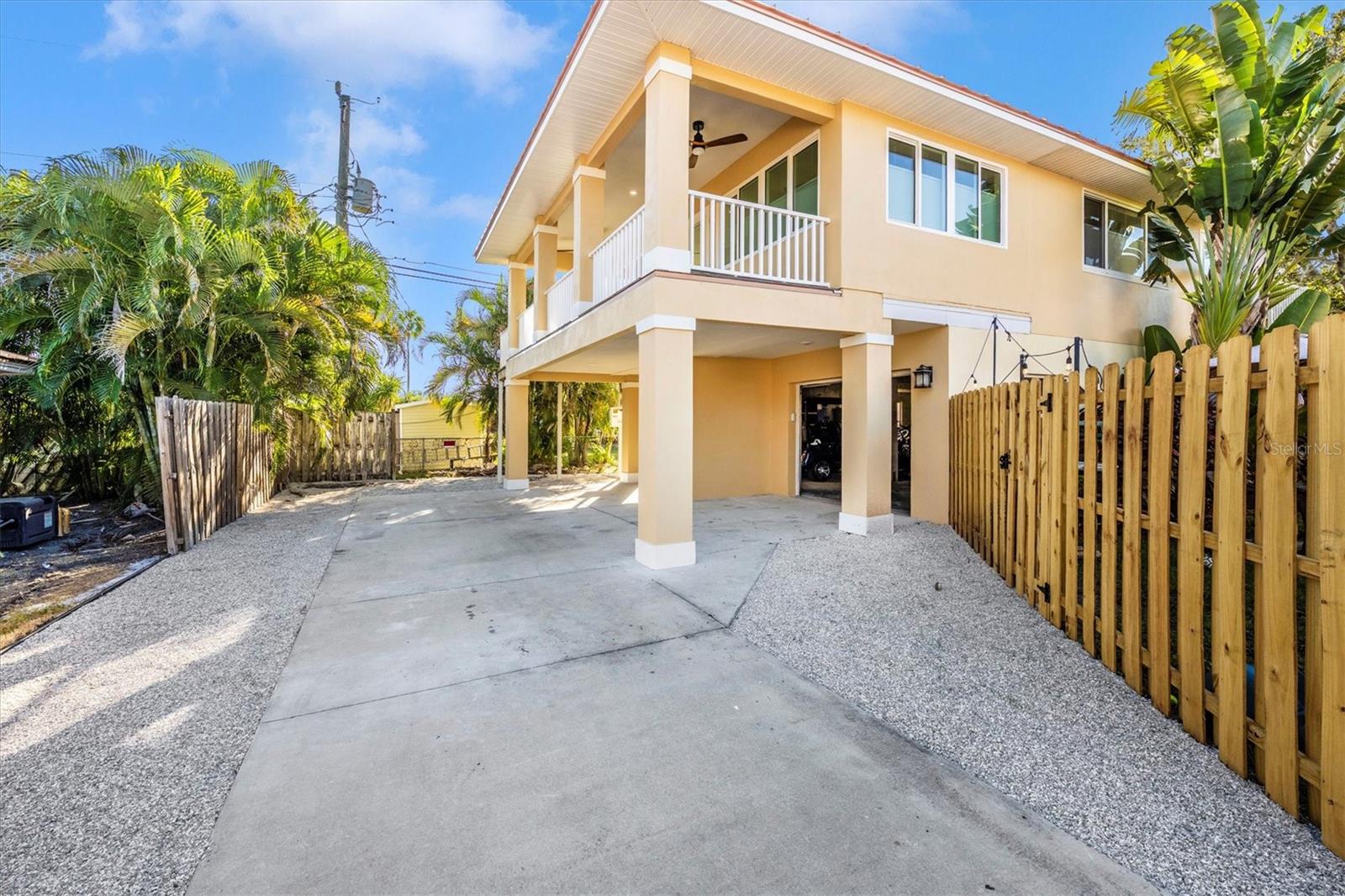 Image 2 of 50 For 907 Riviera Street