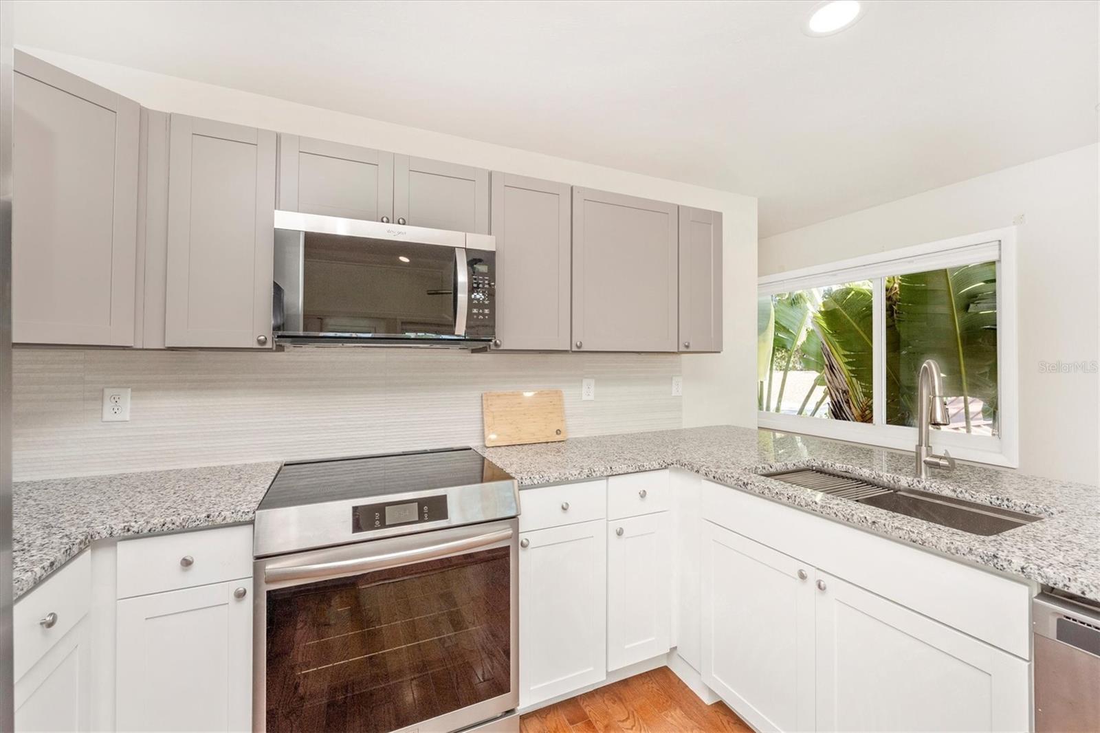 Image 22 of 50 For 907 Riviera Street