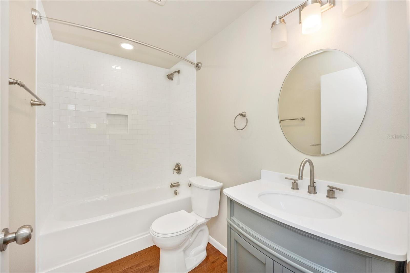 Image 24 of 50 For 907 Riviera Street