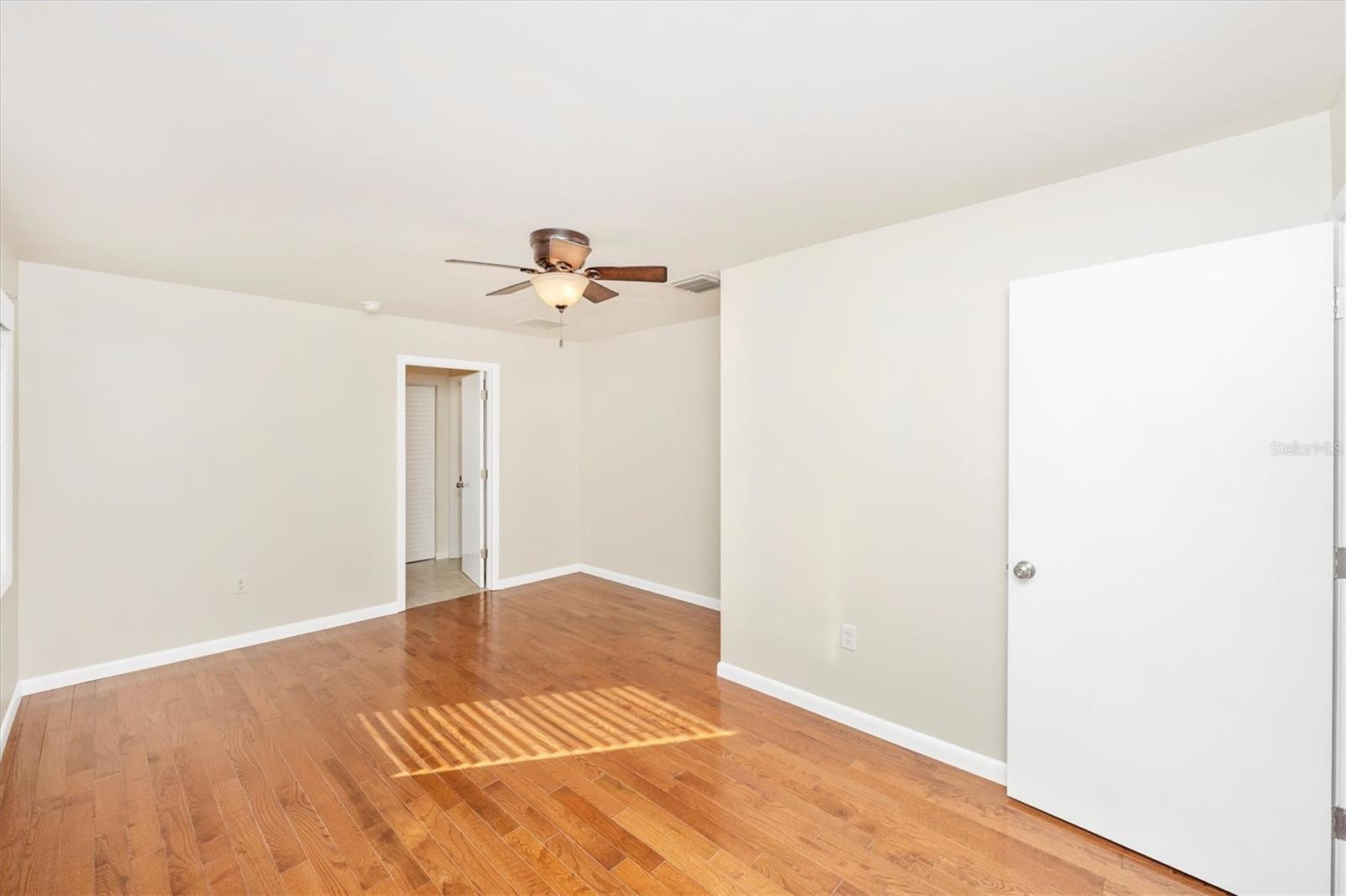 Image 30 of 50 For 907 Riviera Street