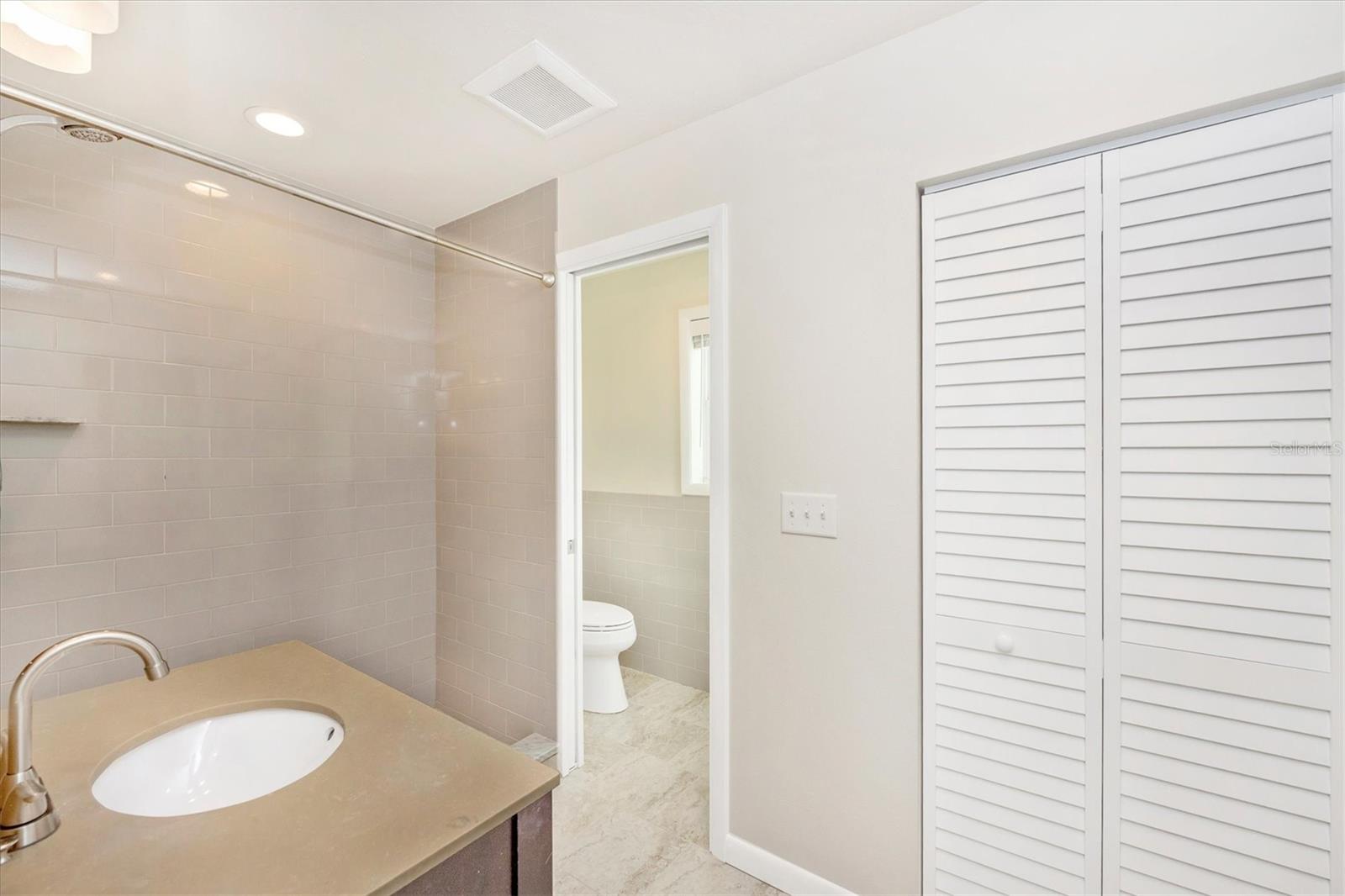 Image 33 of 50 For 907 Riviera Street