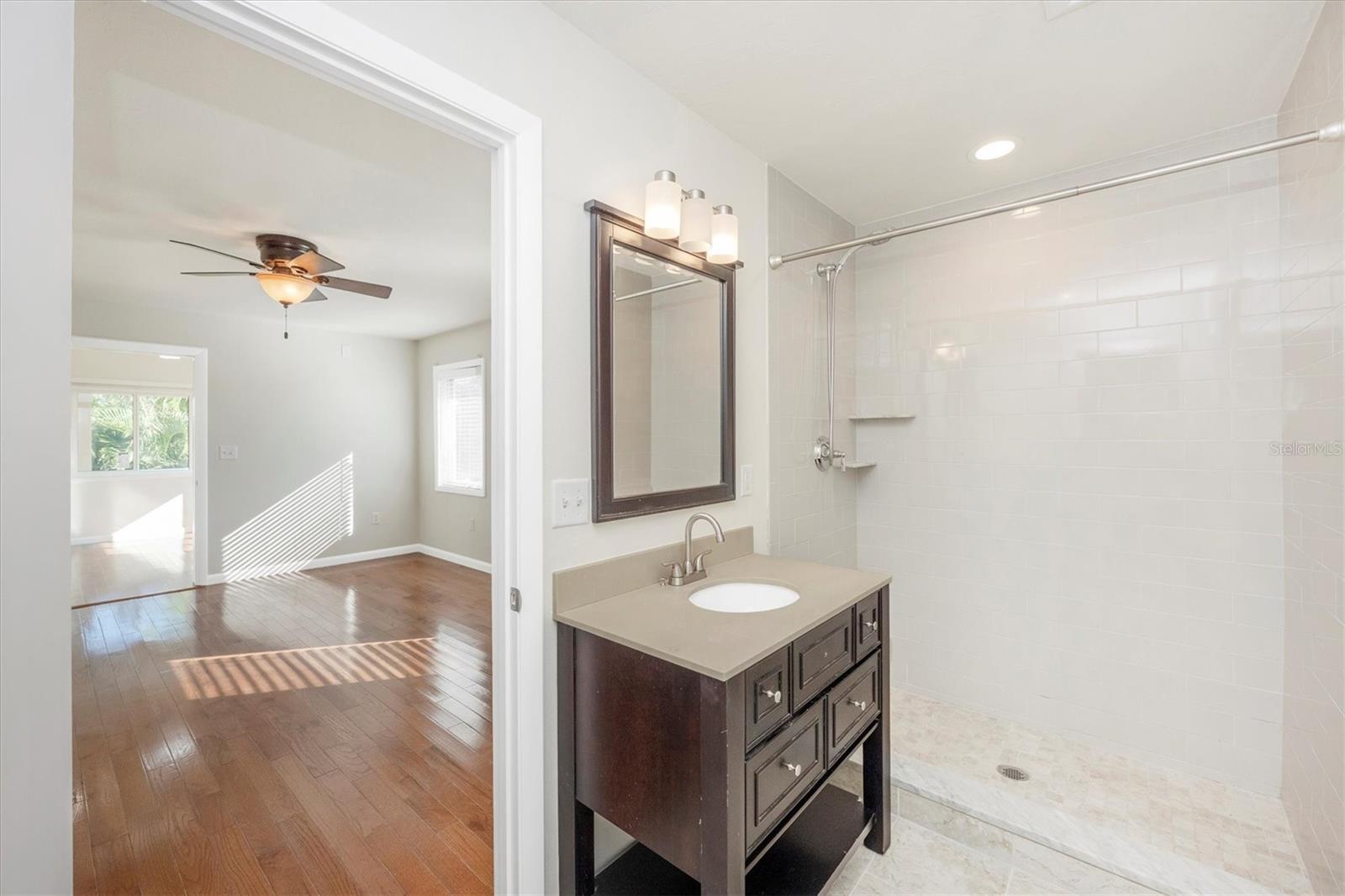 Image 34 of 50 For 907 Riviera Street