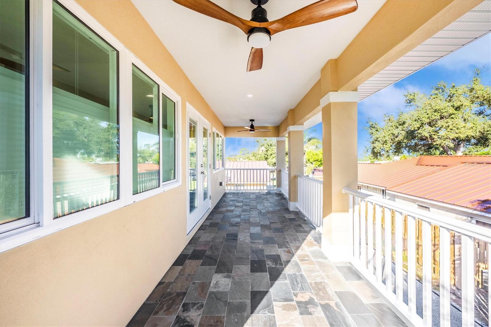 Image 4 of 50 For 907 Riviera Street