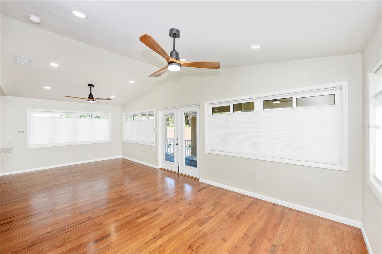 Image 41 of 50 For 907 Riviera Street